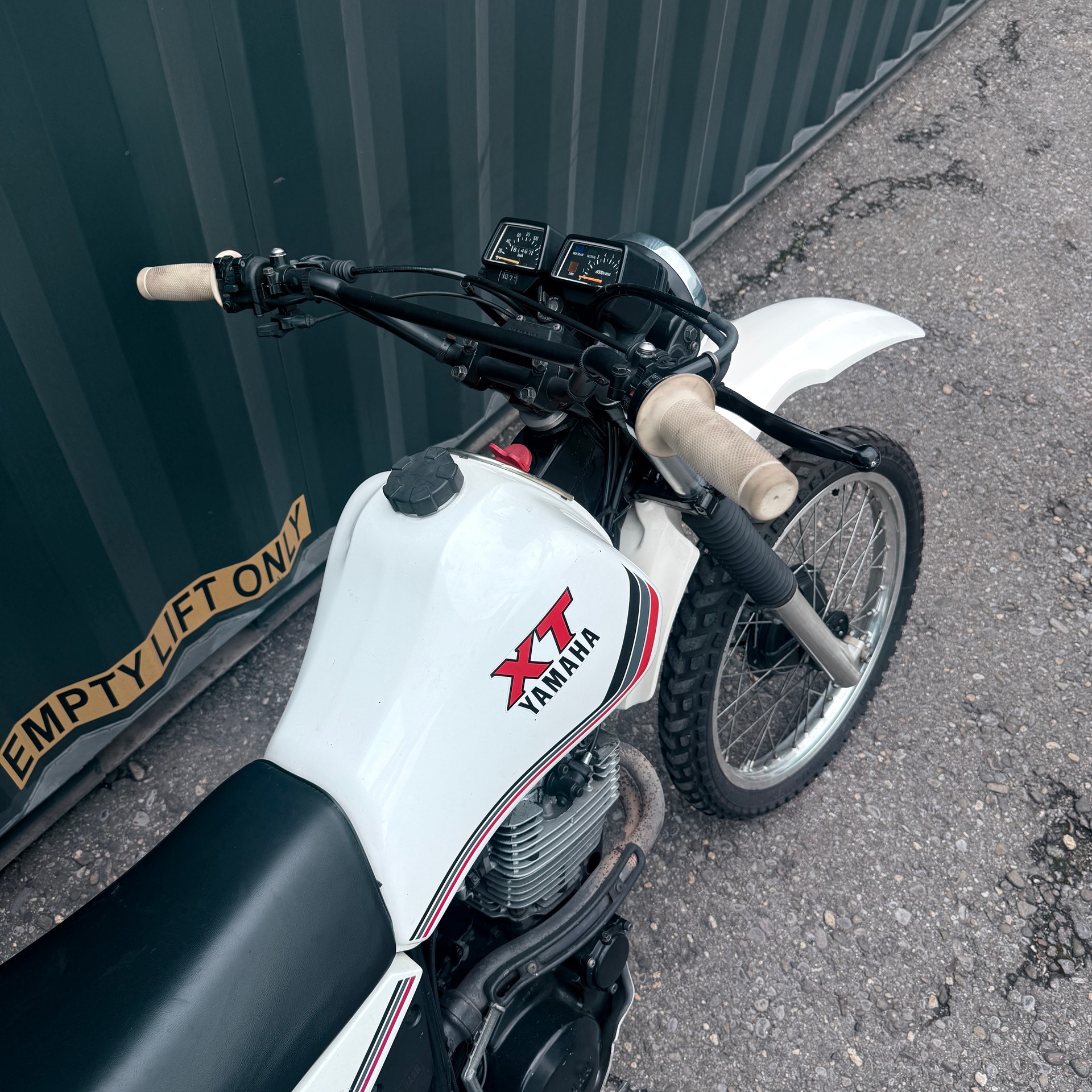 YAMAHA XT 550-image-6