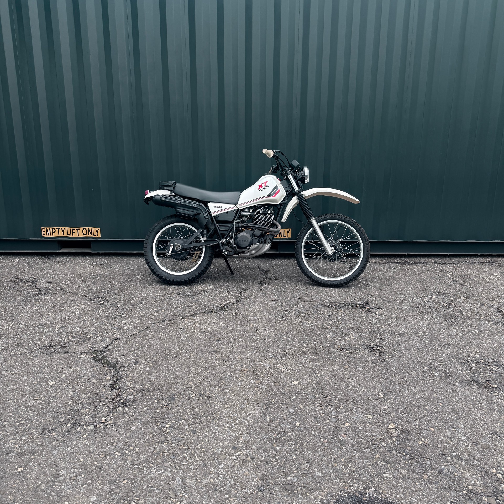 YAMAHA XT 550-image-11