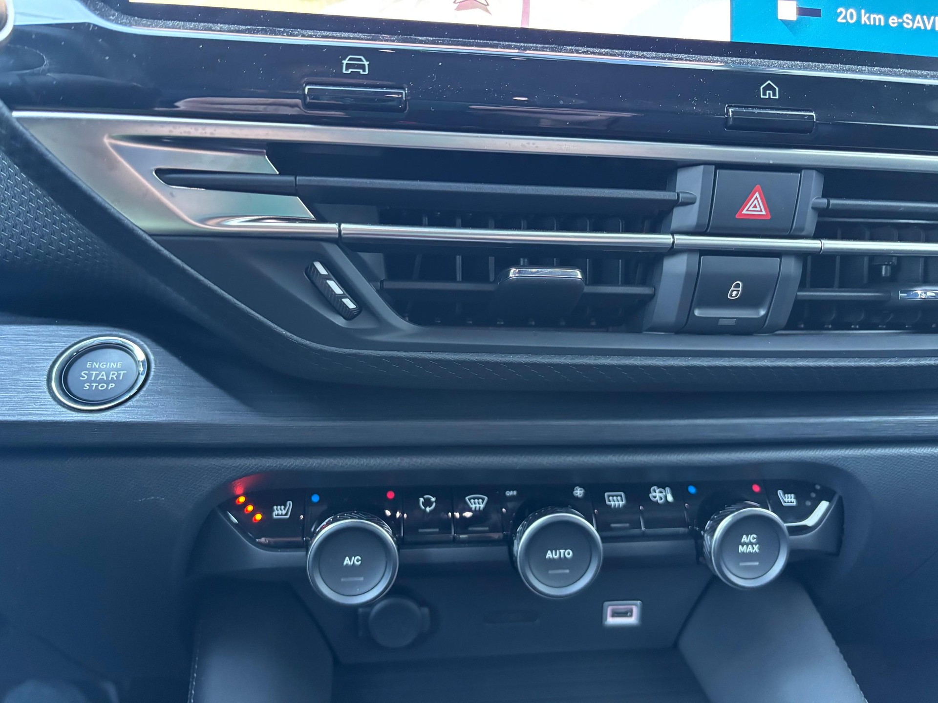 CITROEN C5 X 1.6 Plug-in Hybrid Shine-image-12