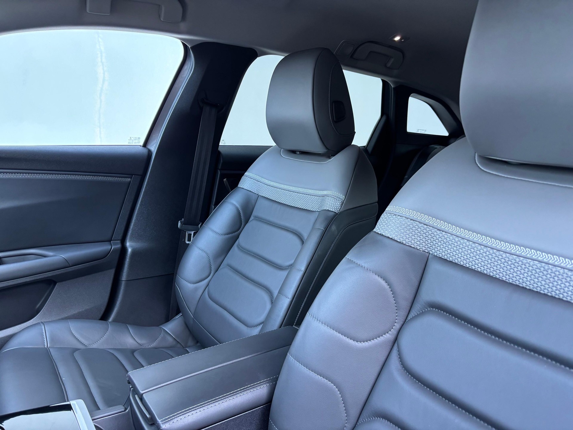 CITROEN C5 X 1.6 Plug-in Hybrid Shine-image-8