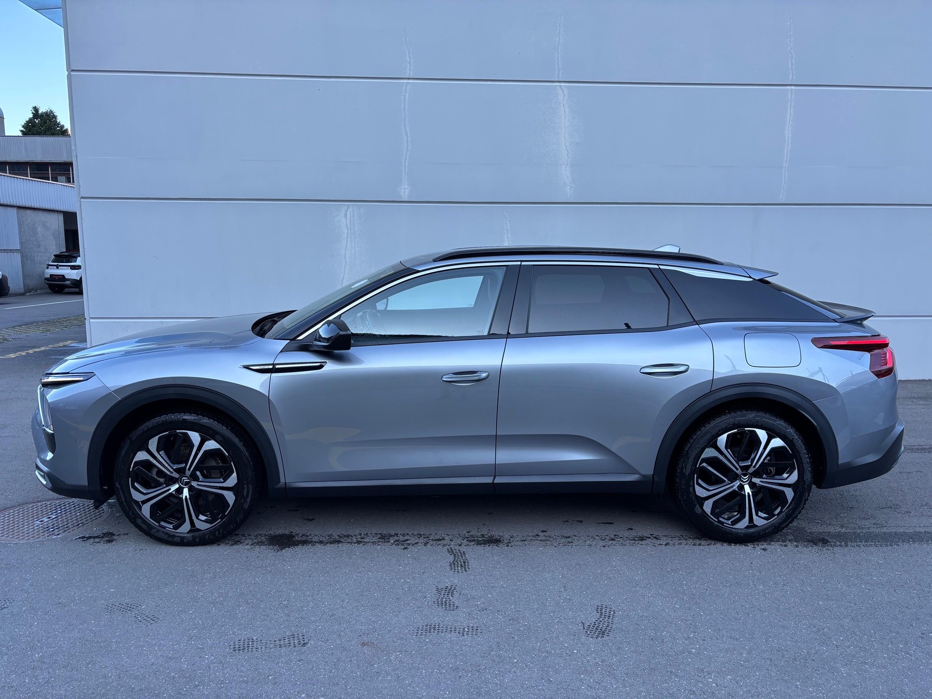 CITROEN C5 X 1.6 Plug-in Hybrid Shine-image-3