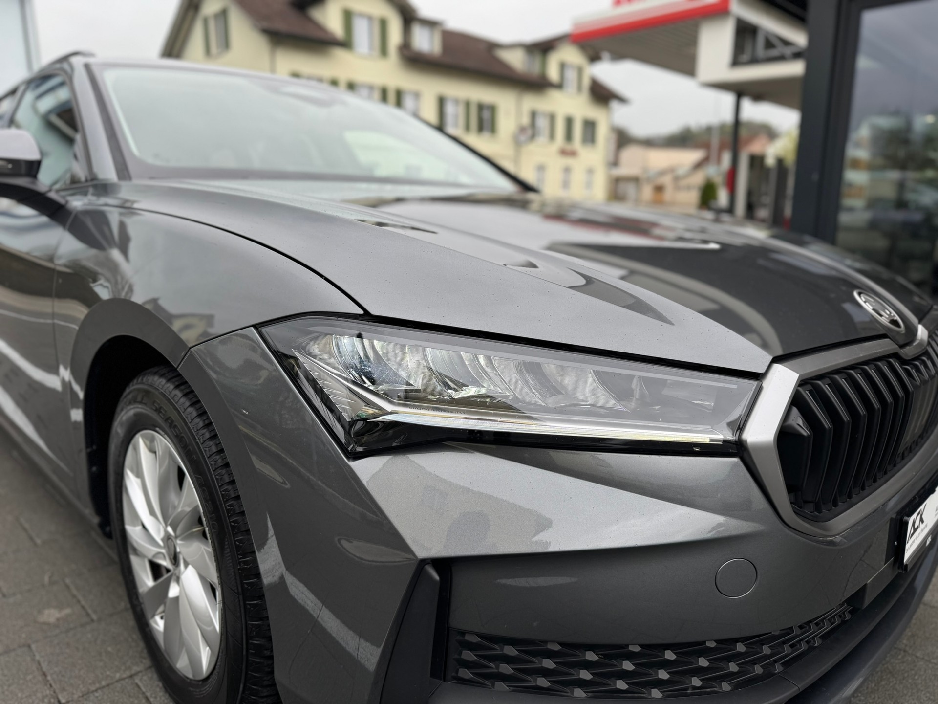 SKODA Superb Combi 1.5 eTSI Selection DSG *Werksgarantie*-image-8