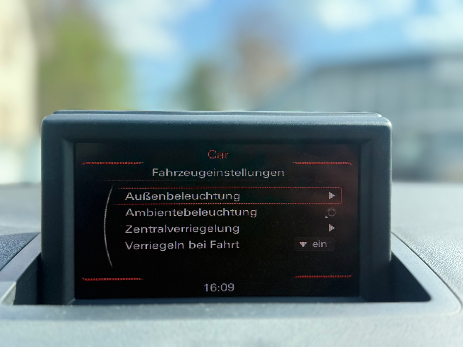 AUDI A1 1.4 TFSI Attraction-image-10