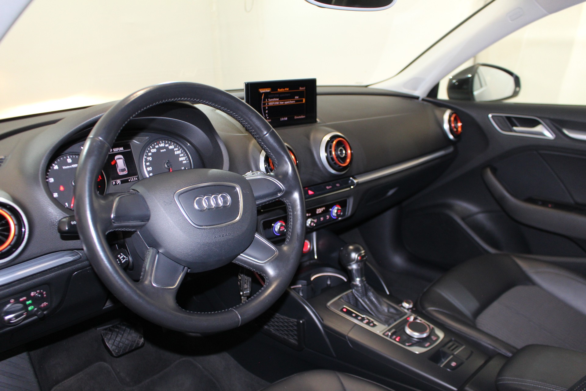 AUDI A3 Sportback 1.4 T FSI Ambiente S-Tronic-image-11