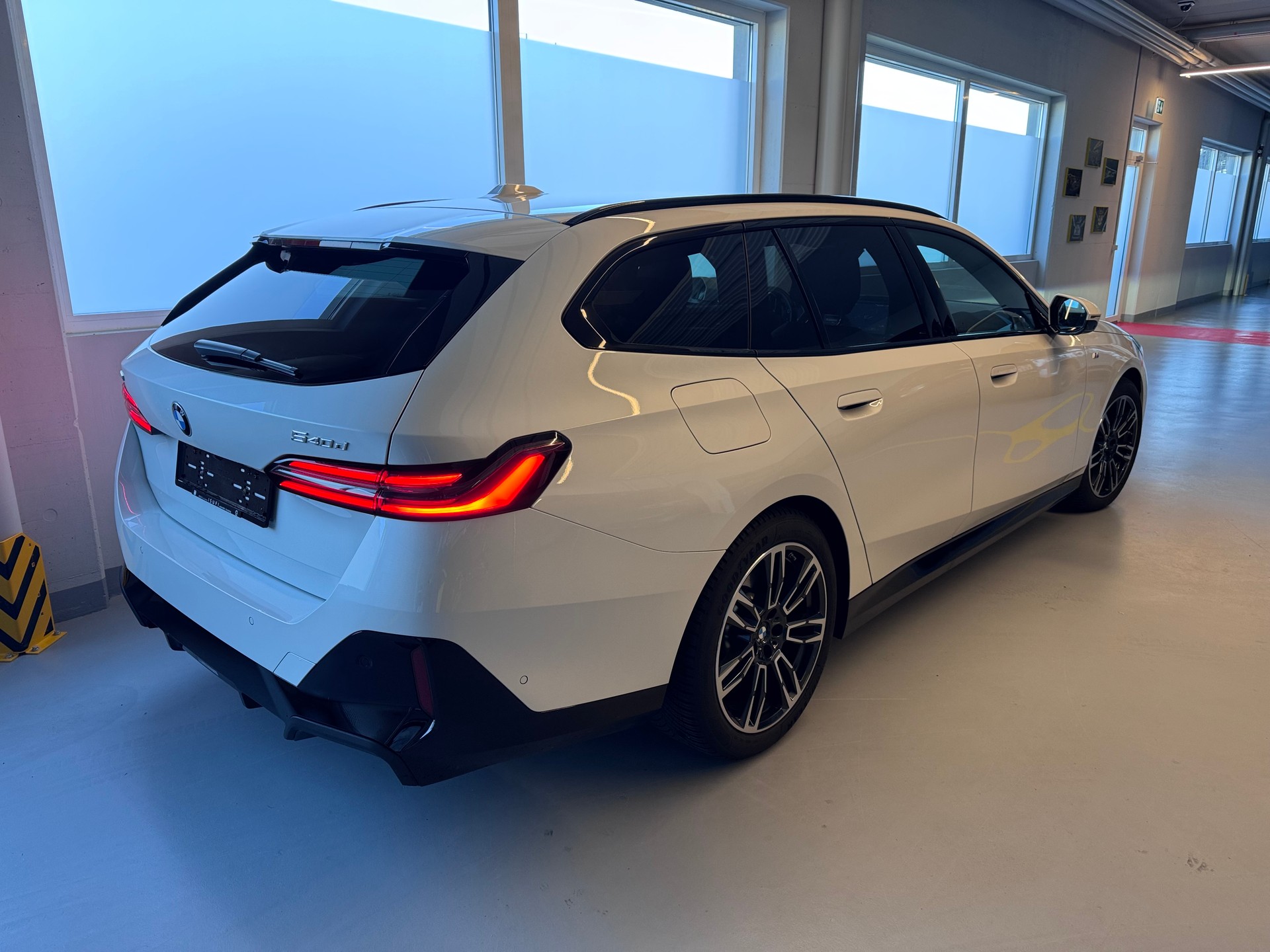 BMW 540d xDrive 48V Touring M Sport Pro Steptronic-image-2