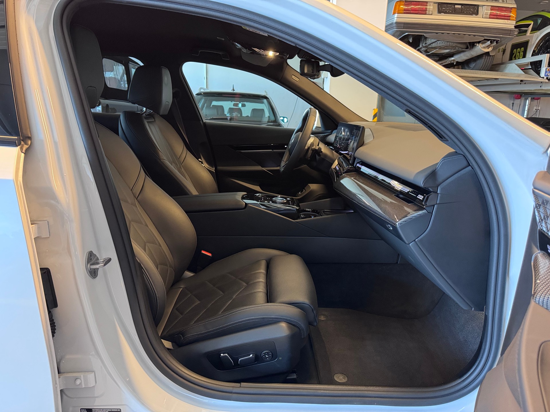 BMW 540d xDrive 48V Touring M Sport Pro Steptronic-image-8