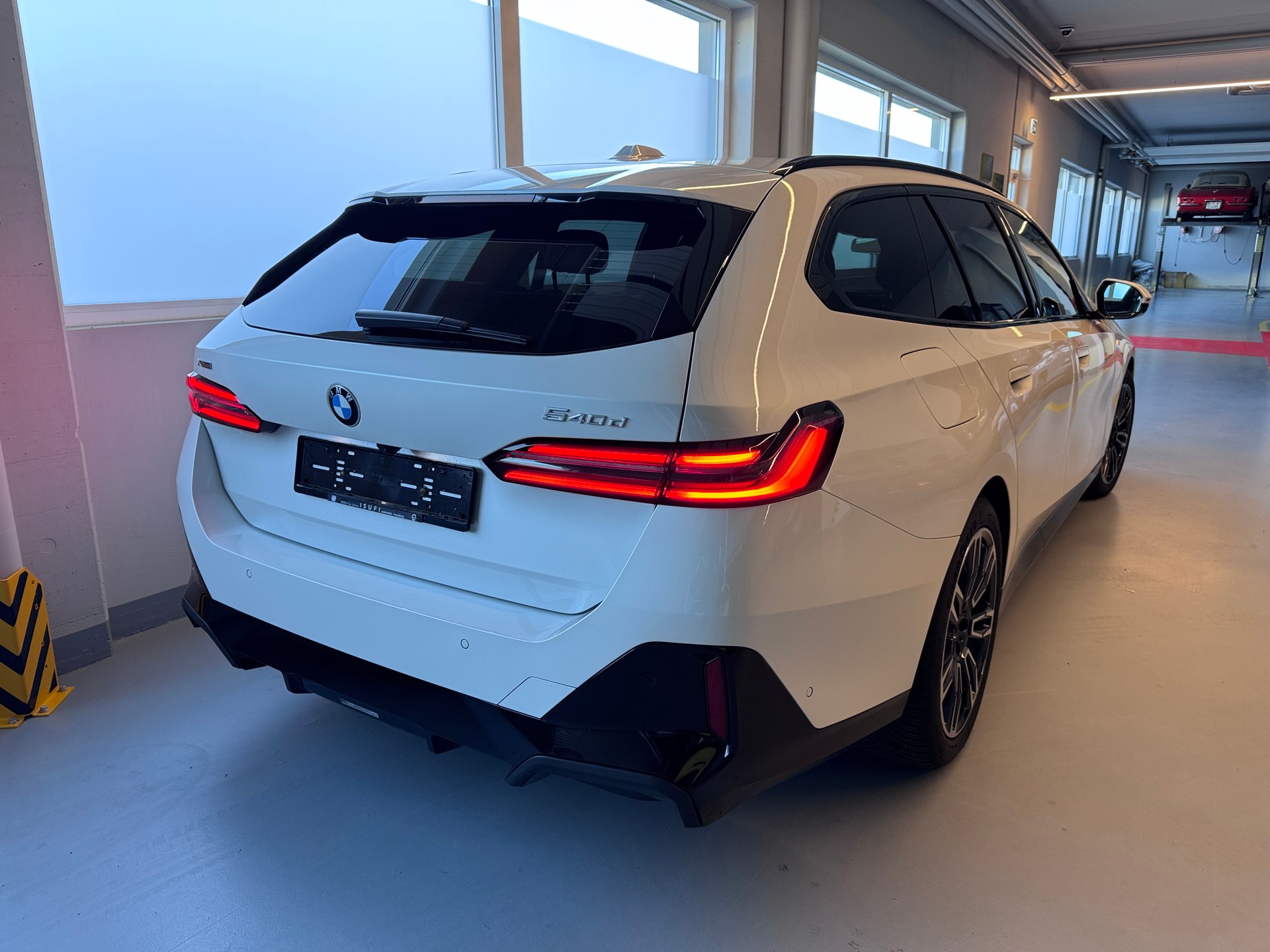 BMW 540d xDrive 48V Touring M Sport Pro Steptronic-image-3