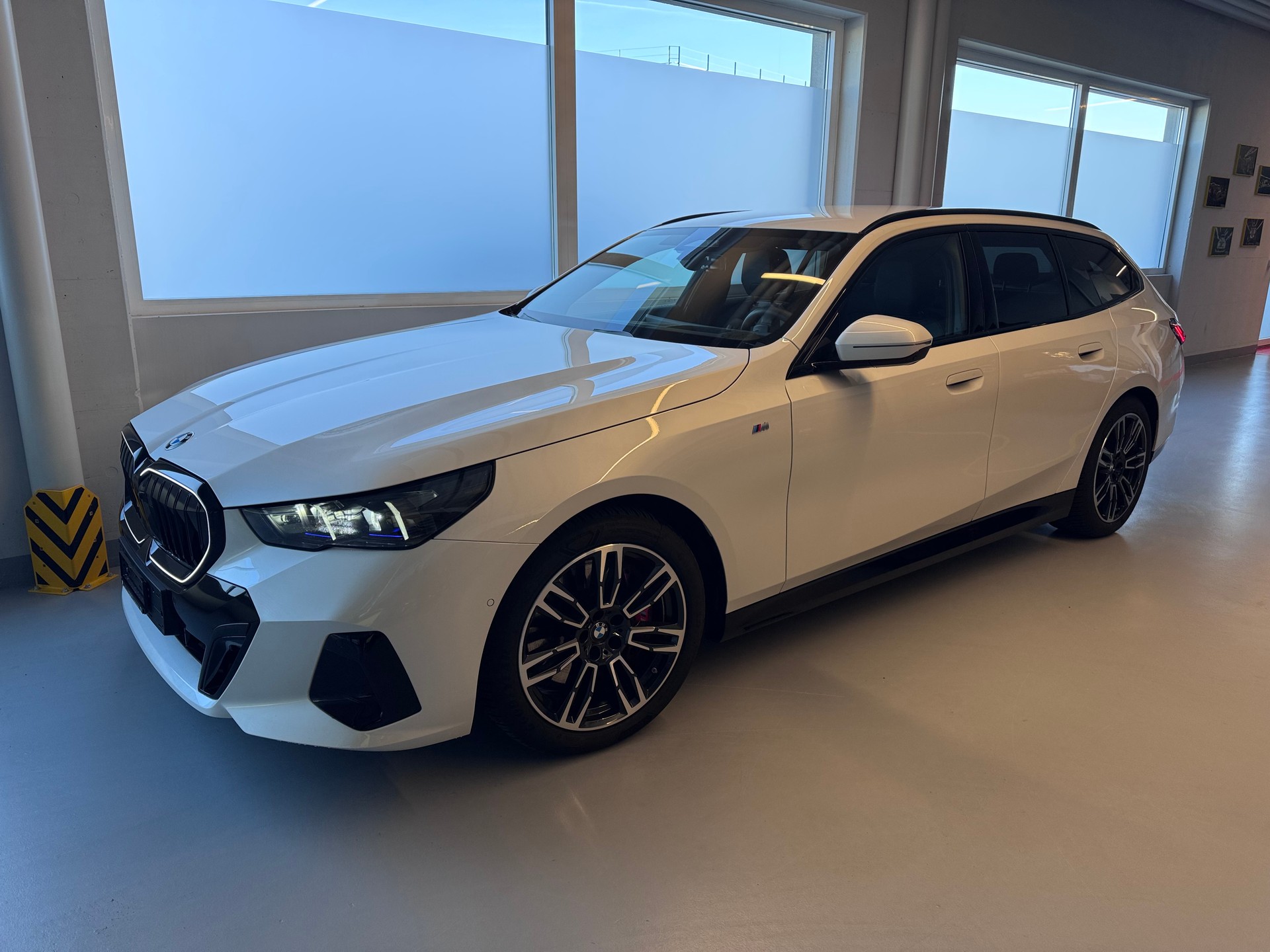 BMW 540d xDrive 48V Touring M Sport Pro Steptronic-image-1