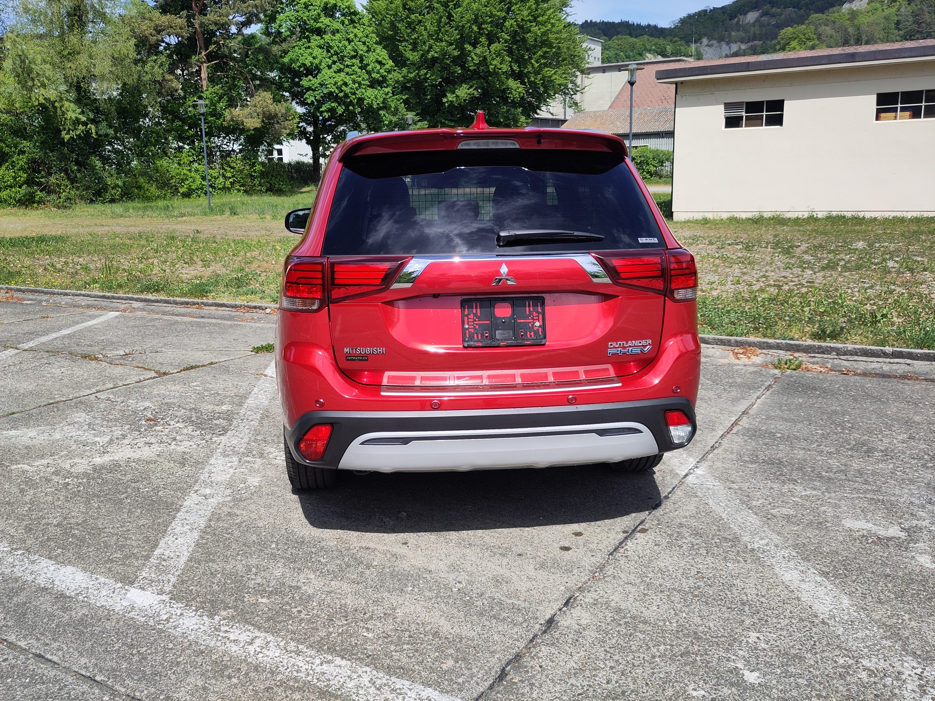 MITSUBISHI Outlander 2.4 PHEV Diamond 4WD Automatic-image-4