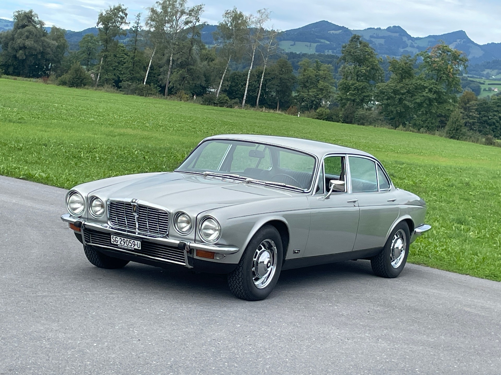 JAGUAR XJ12 L Serie 2 Limousine-image-1
