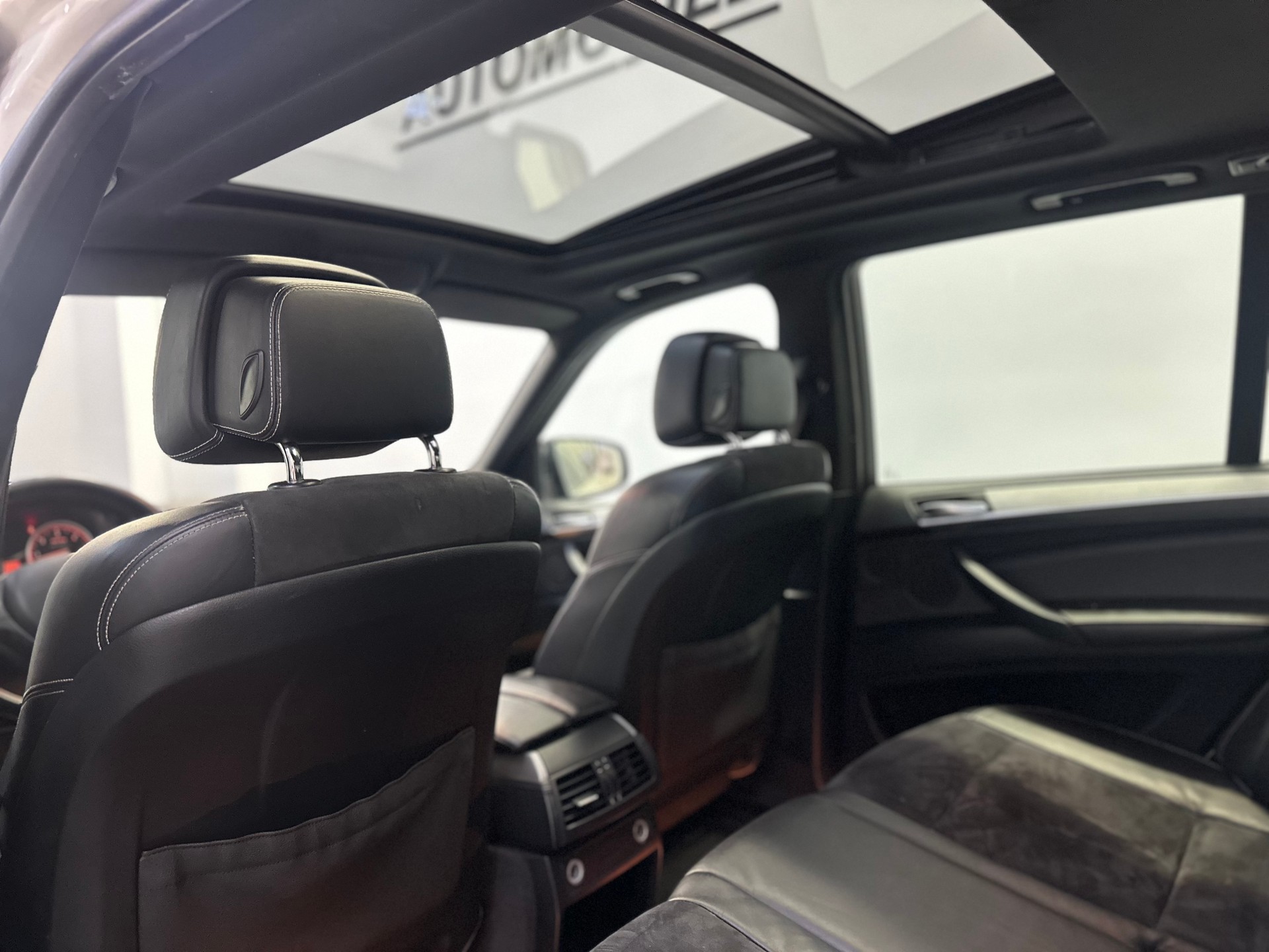 BMW X5 xDrive M50d Steptronic-image-16