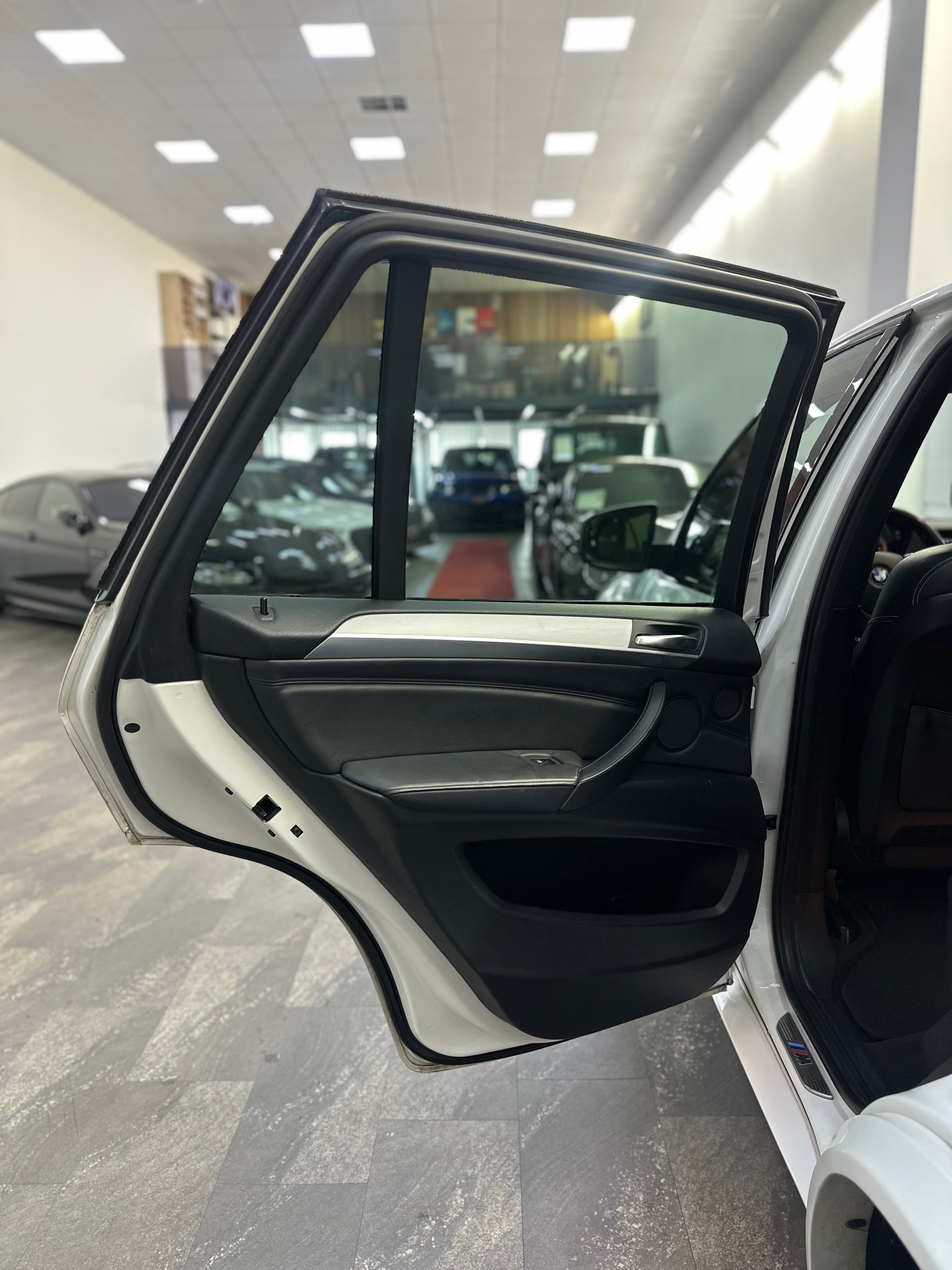 BMW X5 xDrive M50d Steptronic-image-18