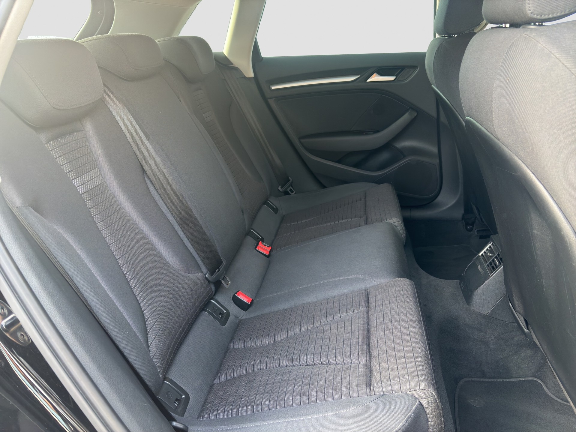 AUDI A3 Sportback 1.4 TFSI Ambition-image-14