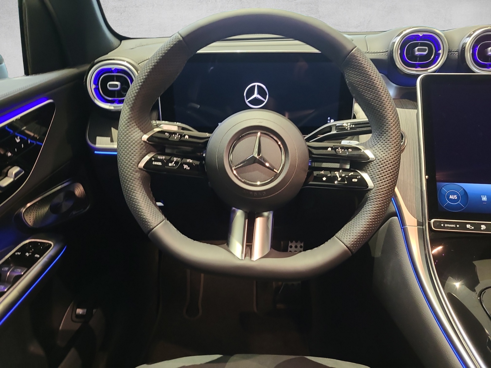 MERCEDES-BENZ GLC 300 e 4Matic 9G-Tronic-image-12