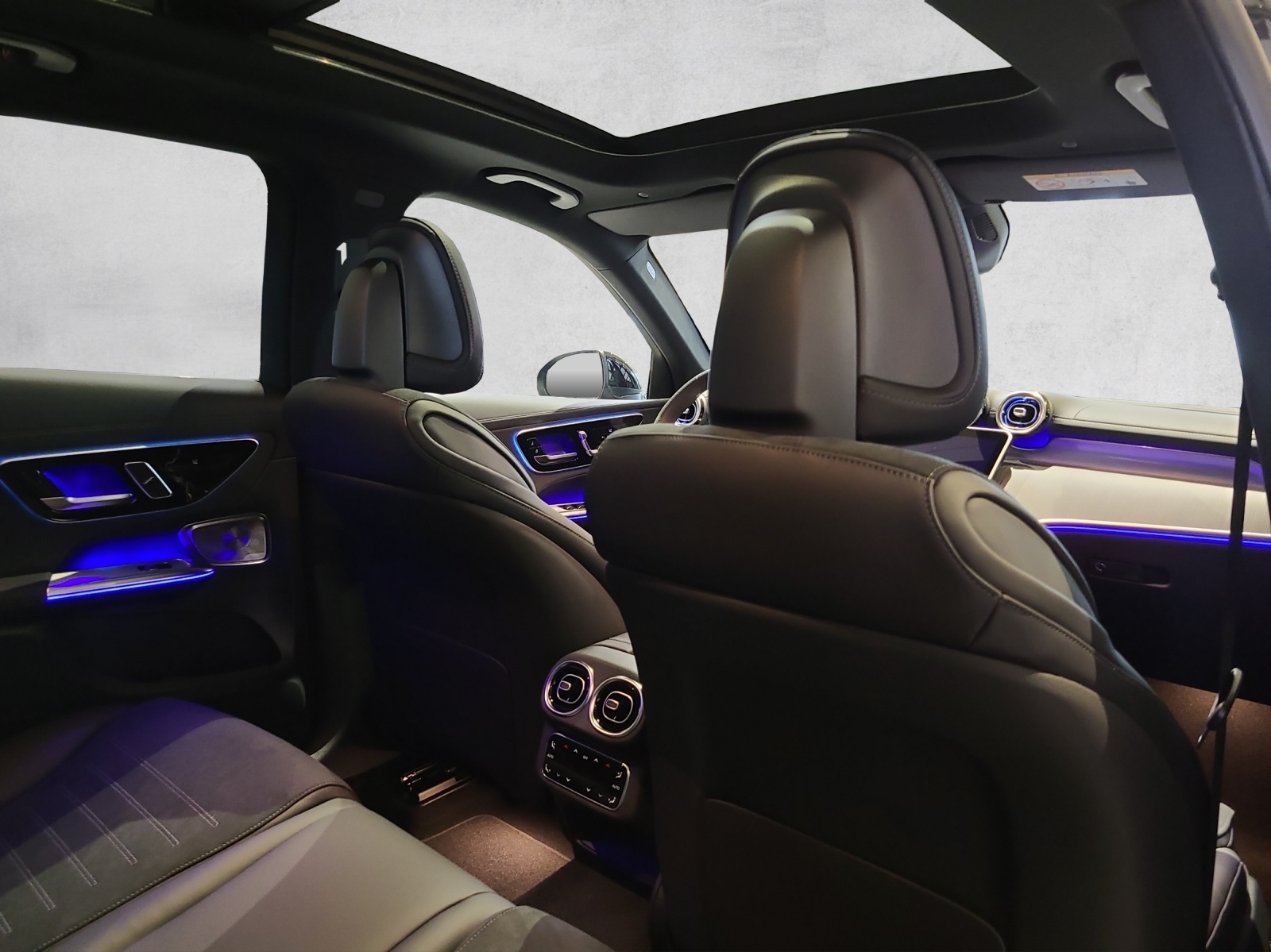 MERCEDES-BENZ GLC 300 e 4Matic 9G-Tronic-image-14