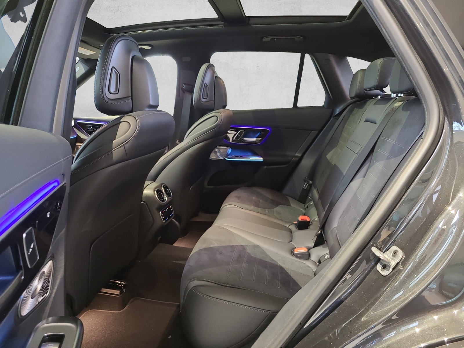 MERCEDES-BENZ GLC 300 e 4Matic 9G-Tronic-image-10