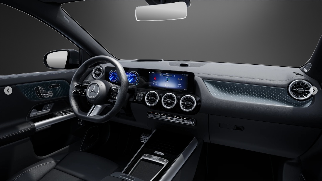 MERCEDES-BENZ EQA 350 66,5 kWh 4Matic Swiss Star-image-6
