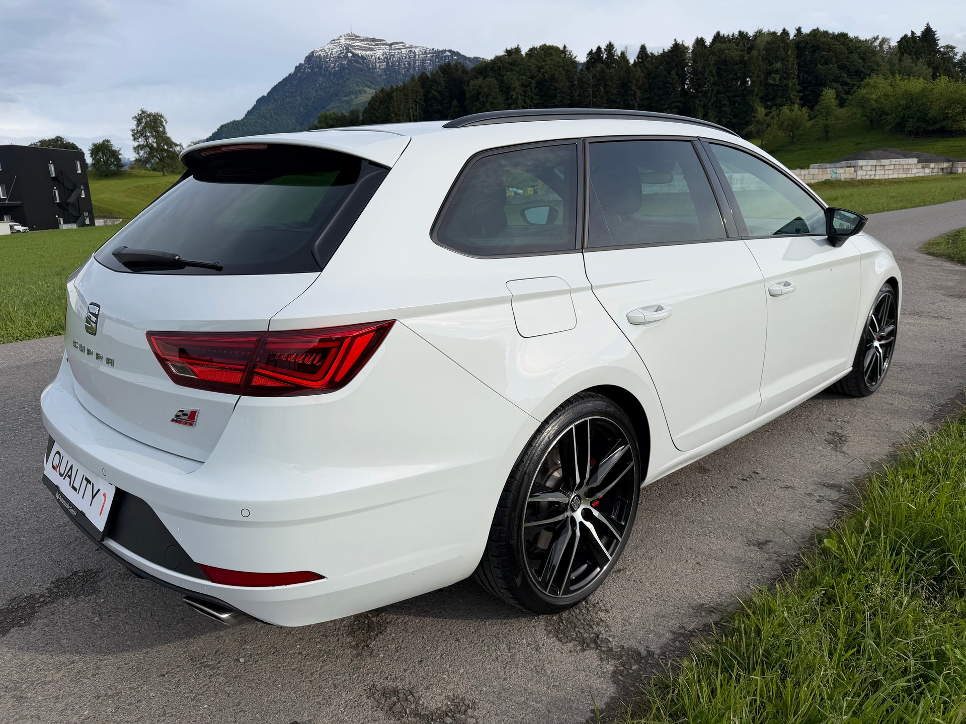 SEAT Leon ST 2.0 TSI Cupra 300 4 Drive DSG-image-5