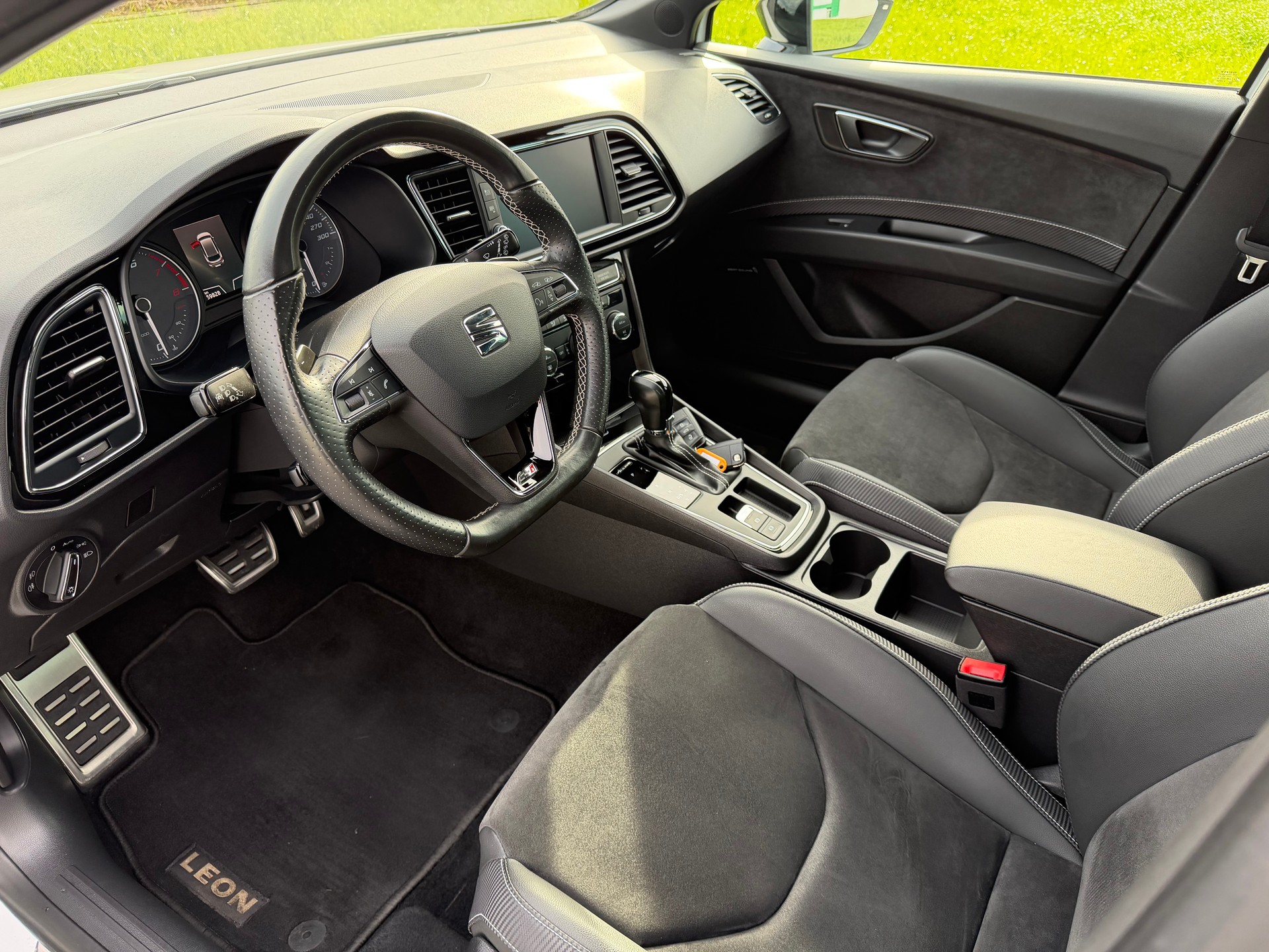 SEAT Leon ST 2.0 TSI Cupra 300 4 Drive DSG-image-8