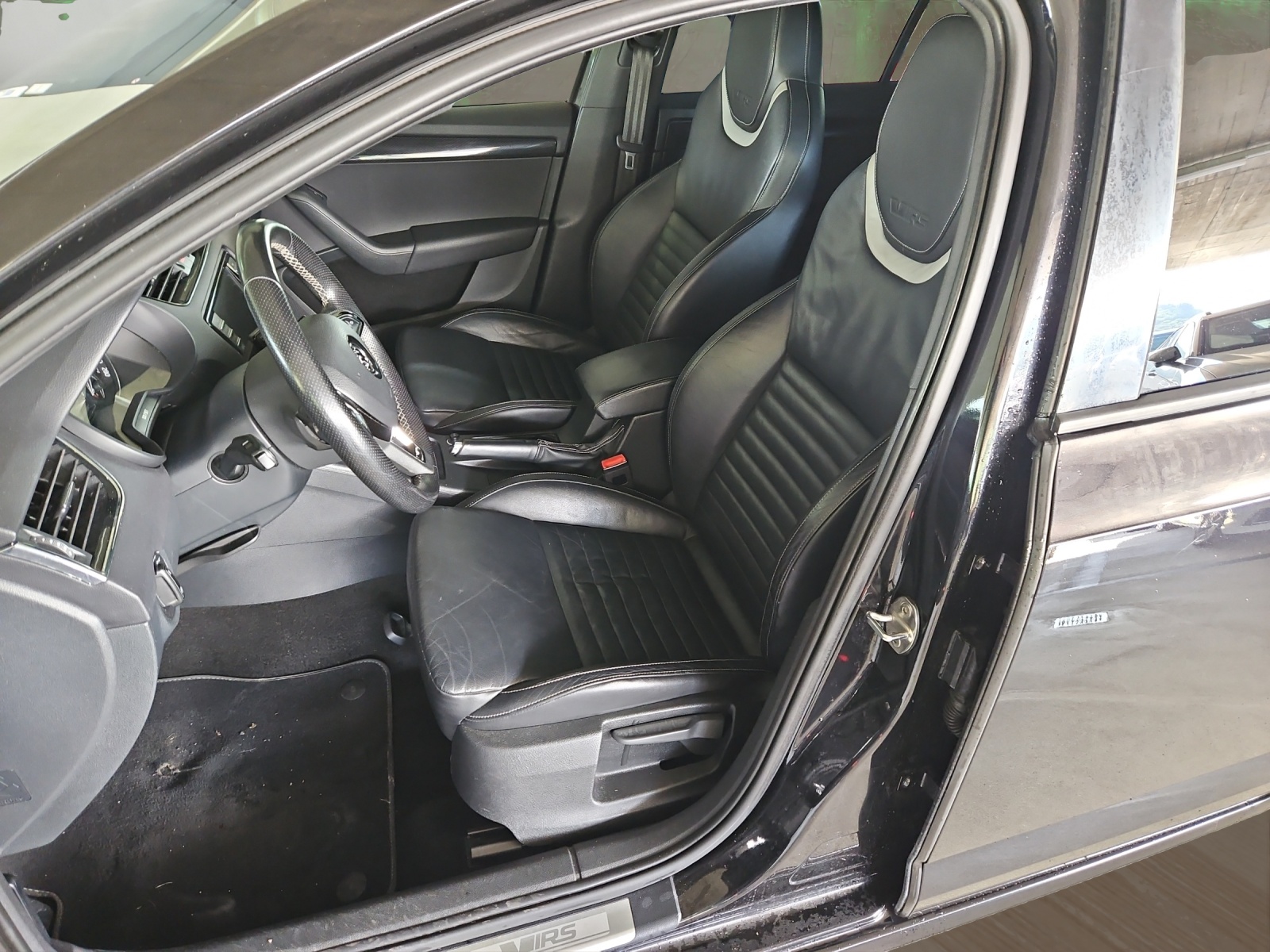 SKODA Octavia Combi 2.0 TSI RS DSG-image-8