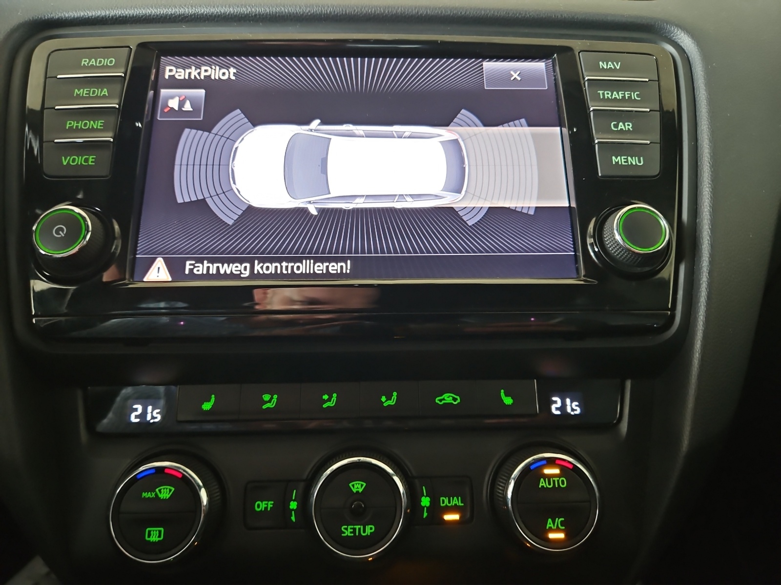 SKODA Octavia Combi 2.0 TSI RS DSG-image-13