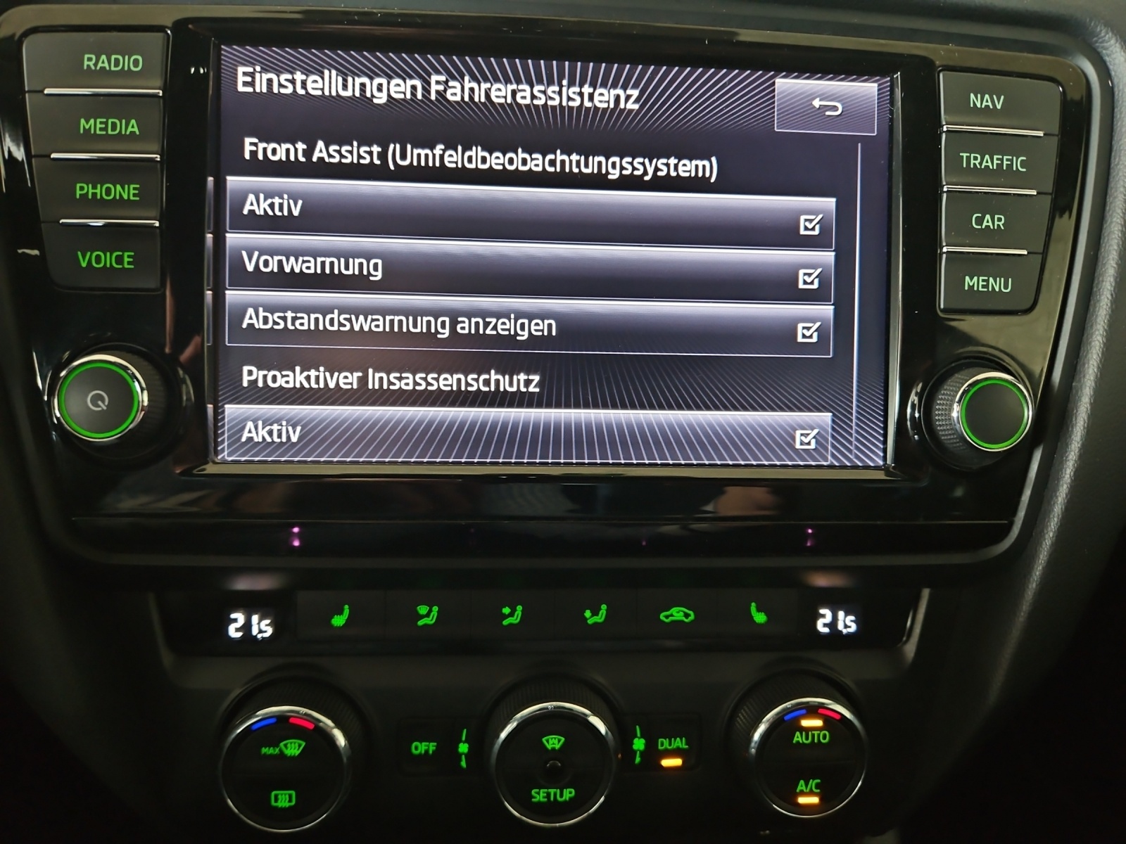SKODA Octavia Combi 2.0 TSI RS DSG-image-15