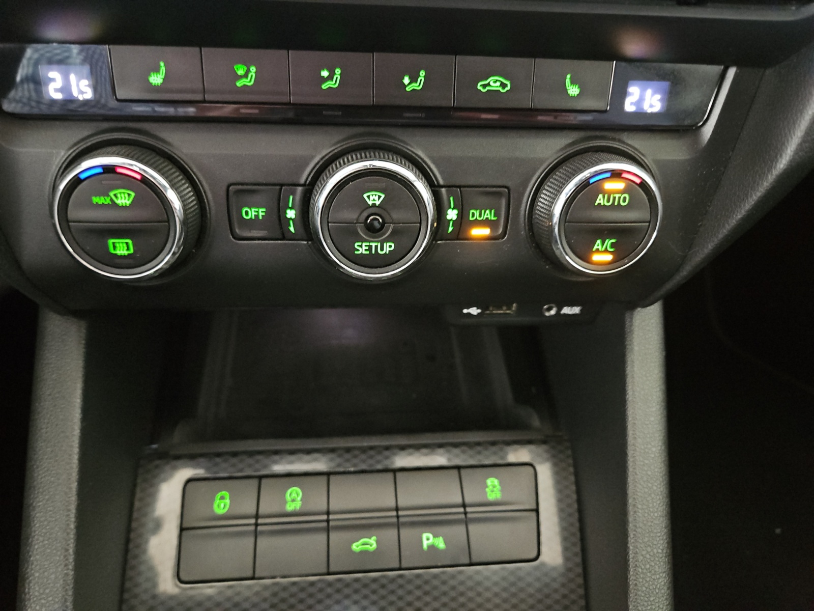 SKODA Octavia Combi 2.0 TSI RS DSG-image-16