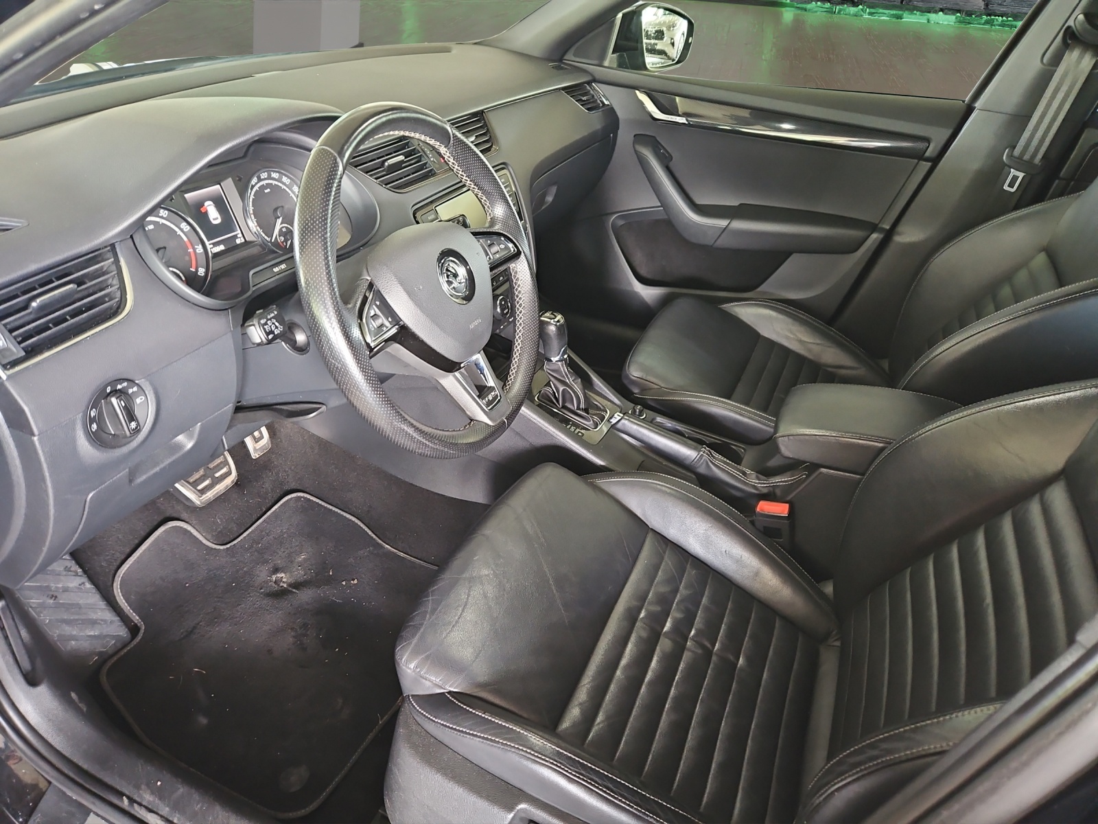 SKODA Octavia Combi 2.0 TSI RS DSG-image-6