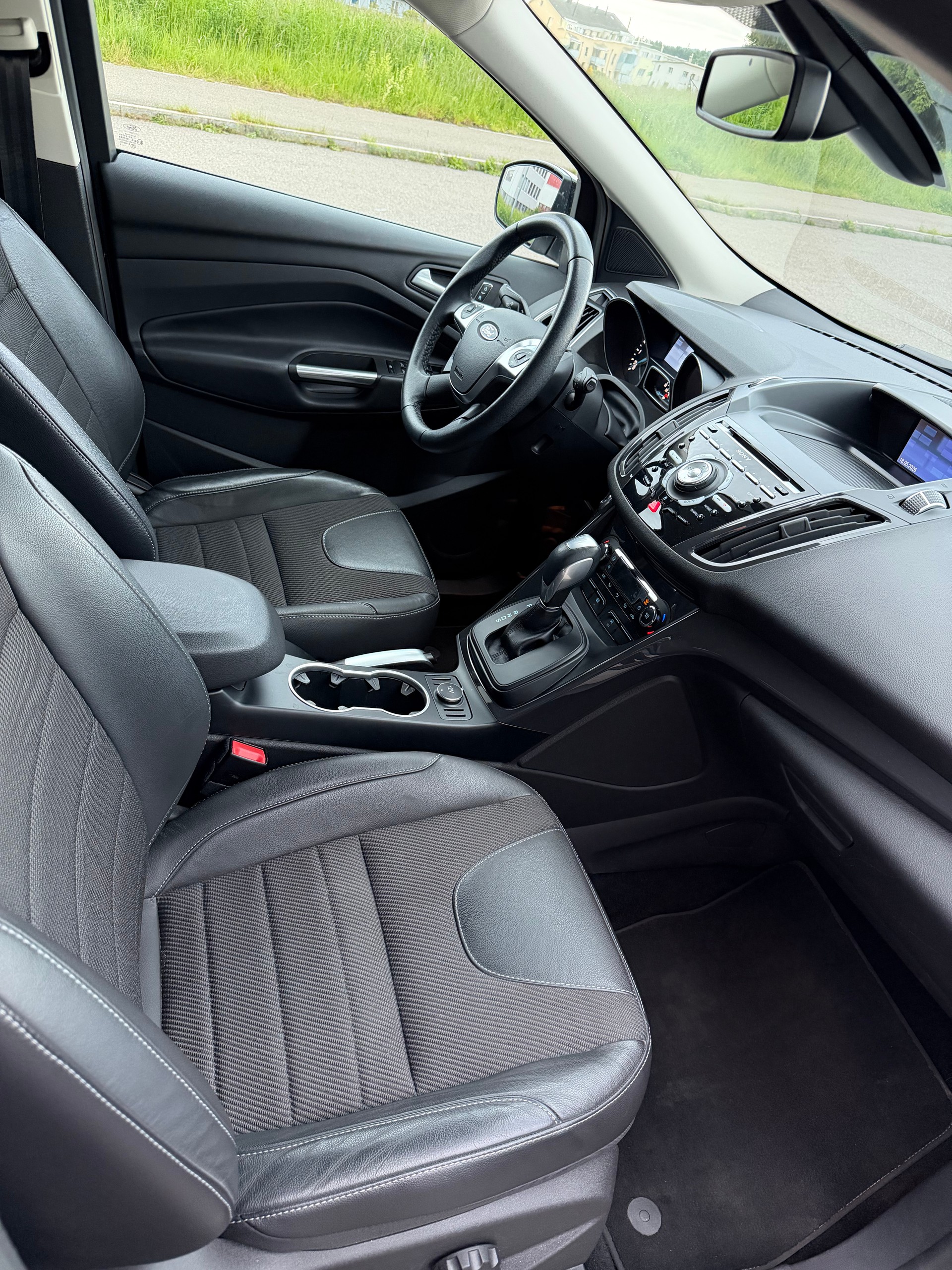 FORD Kuga 2.0 TDCi Titanium 4WD PowerShift-image-13