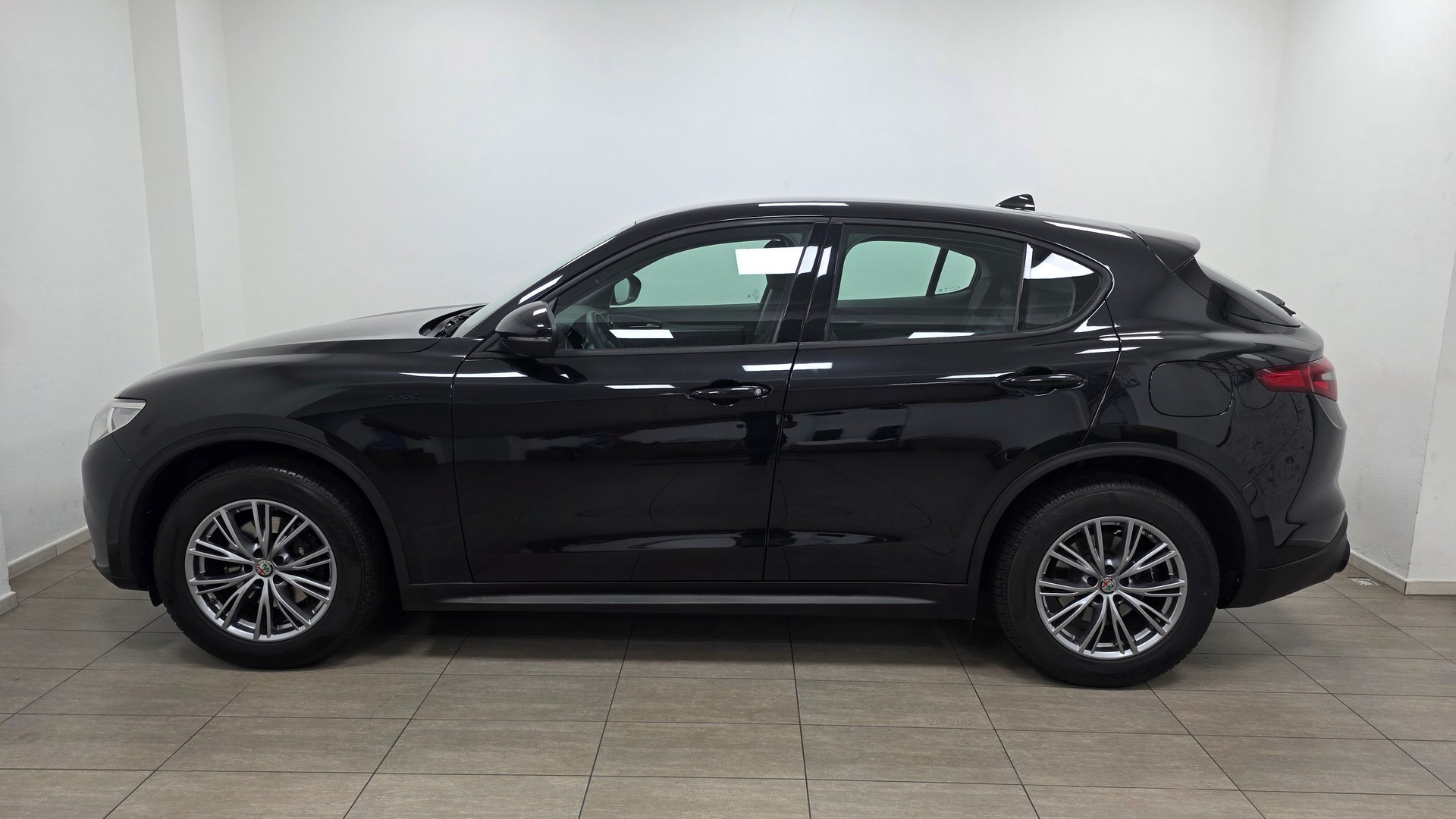 ALFA ROMEO Stelvio 2.0 Sprint Q4 Q4 Automatic-image-6