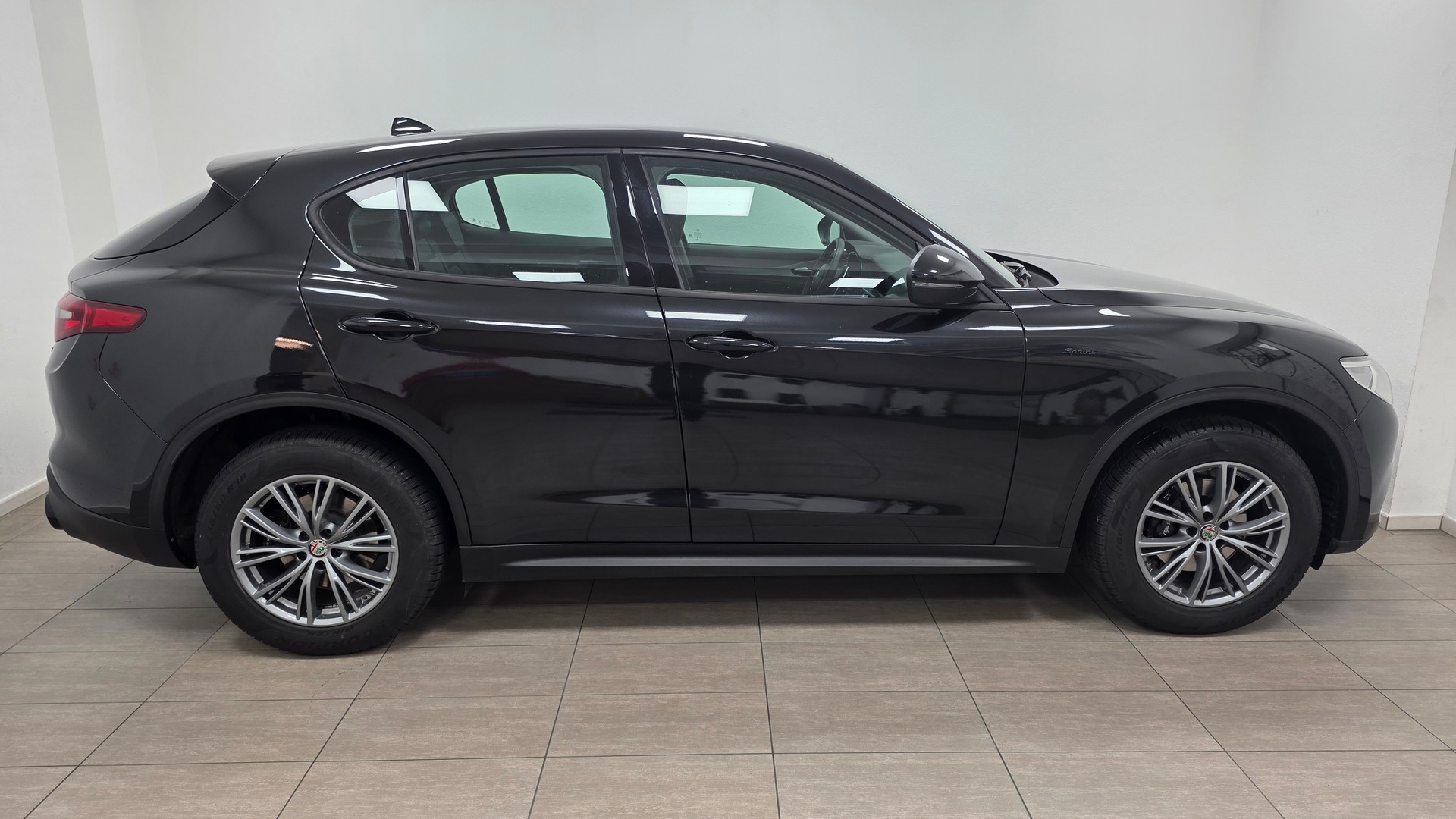 ALFA ROMEO Stelvio 2.0 Sprint Q4 Q4 Automatic-image-2