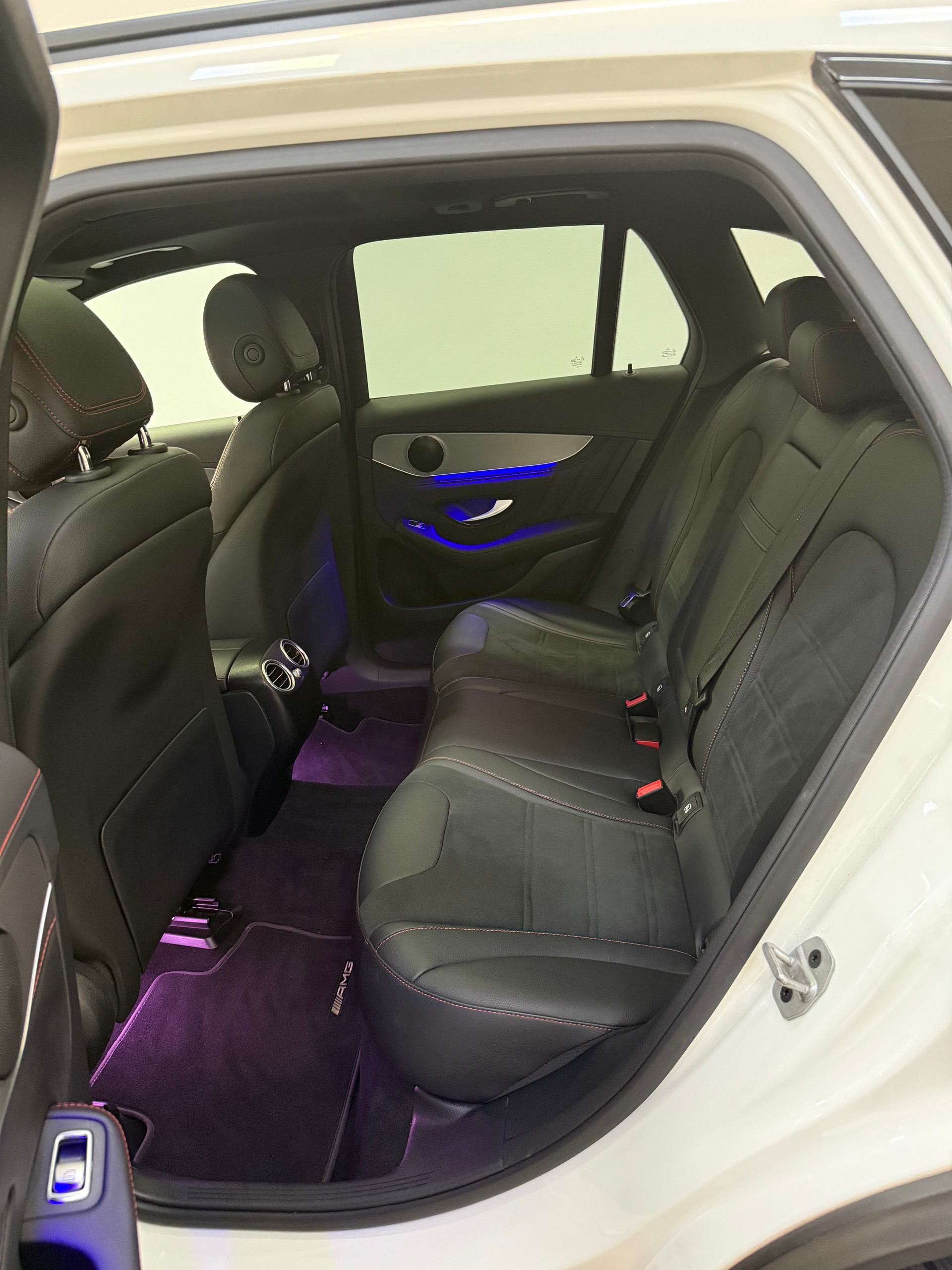 MERCEDES-BENZ GLC 220 d AMG Line 4Matic 9G-Tronic-image-19