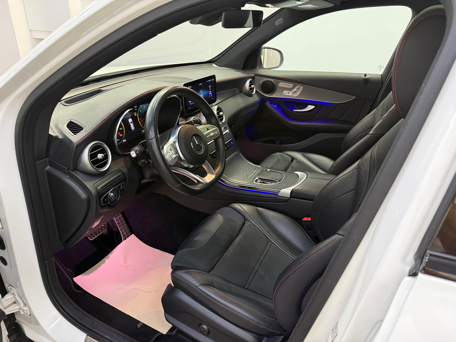 MERCEDES-BENZ GLC 220 d AMG Line 4Matic 9G-Tronic-image-16