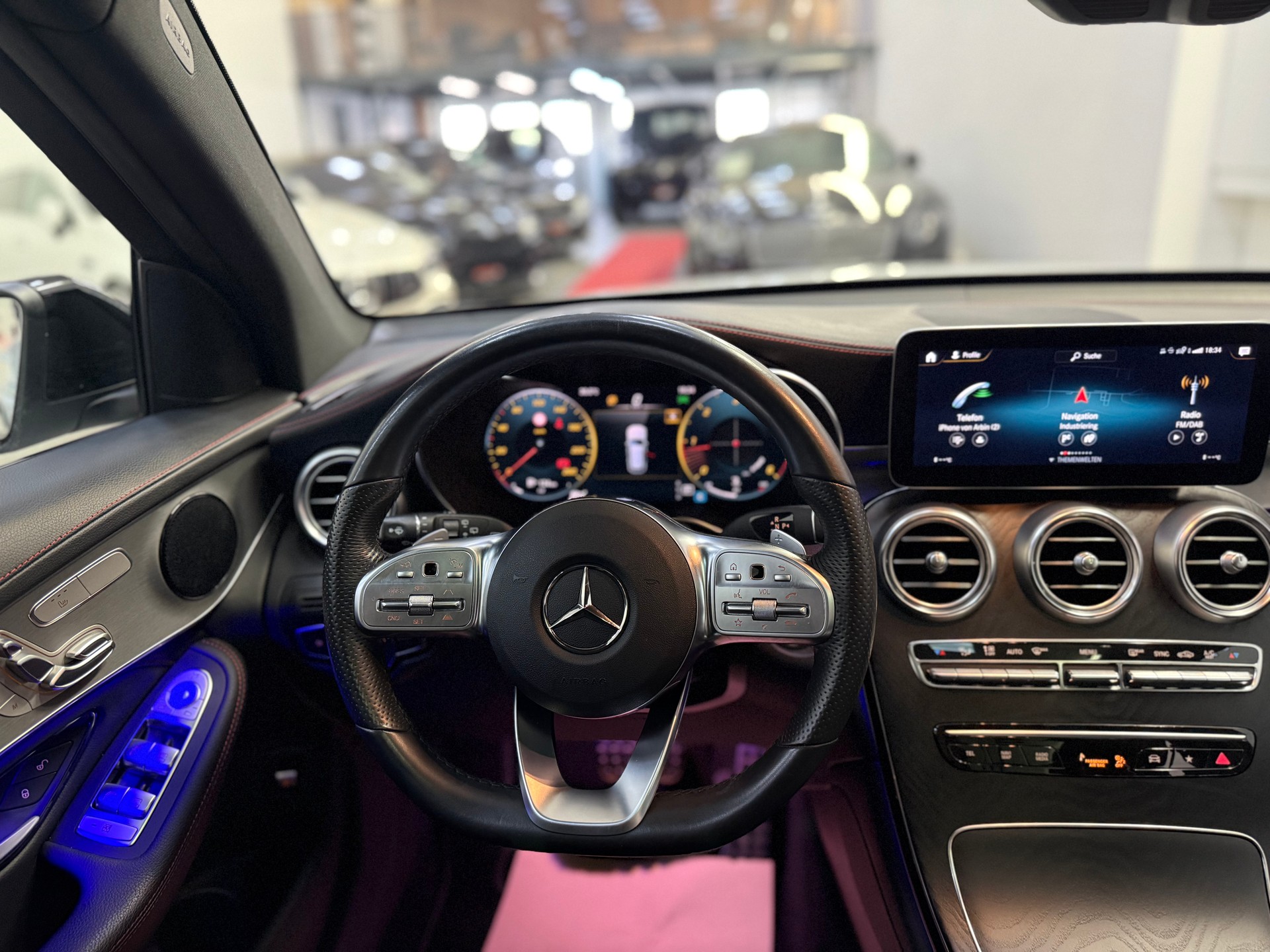 MERCEDES-BENZ GLC 220 d AMG Line 4Matic 9G-Tronic-image-13