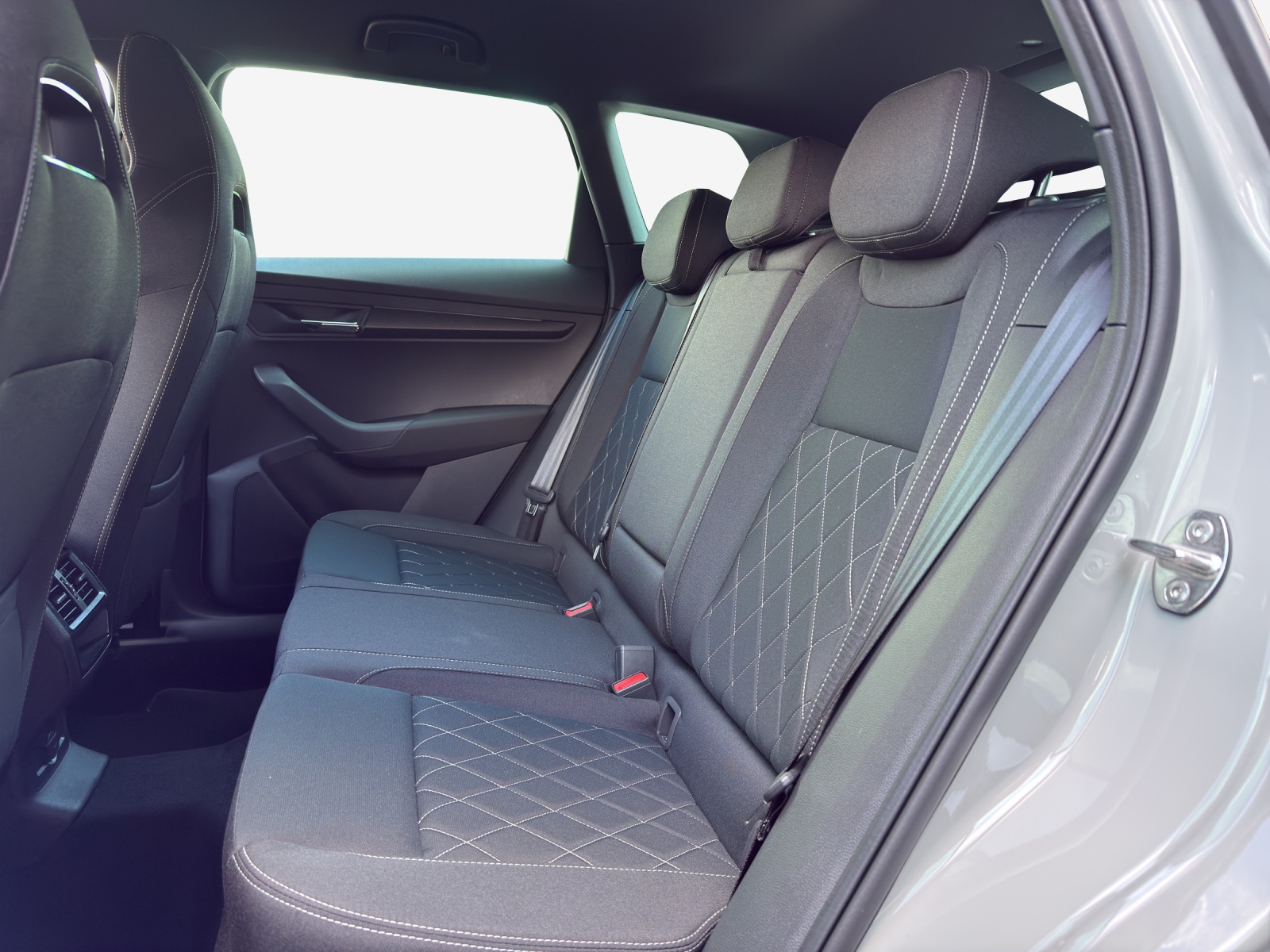 SKODA Karoq 2.0 TSI SportLine 4x4 DSG-image-11