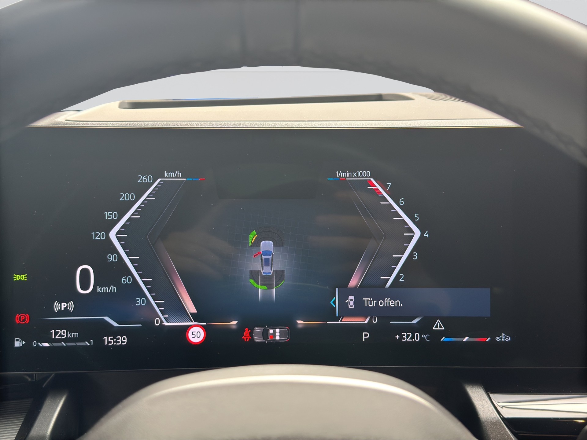 BMW 520i sDrive 48V Touring M Sport Pro Iconic Glow Steptronic-image-11