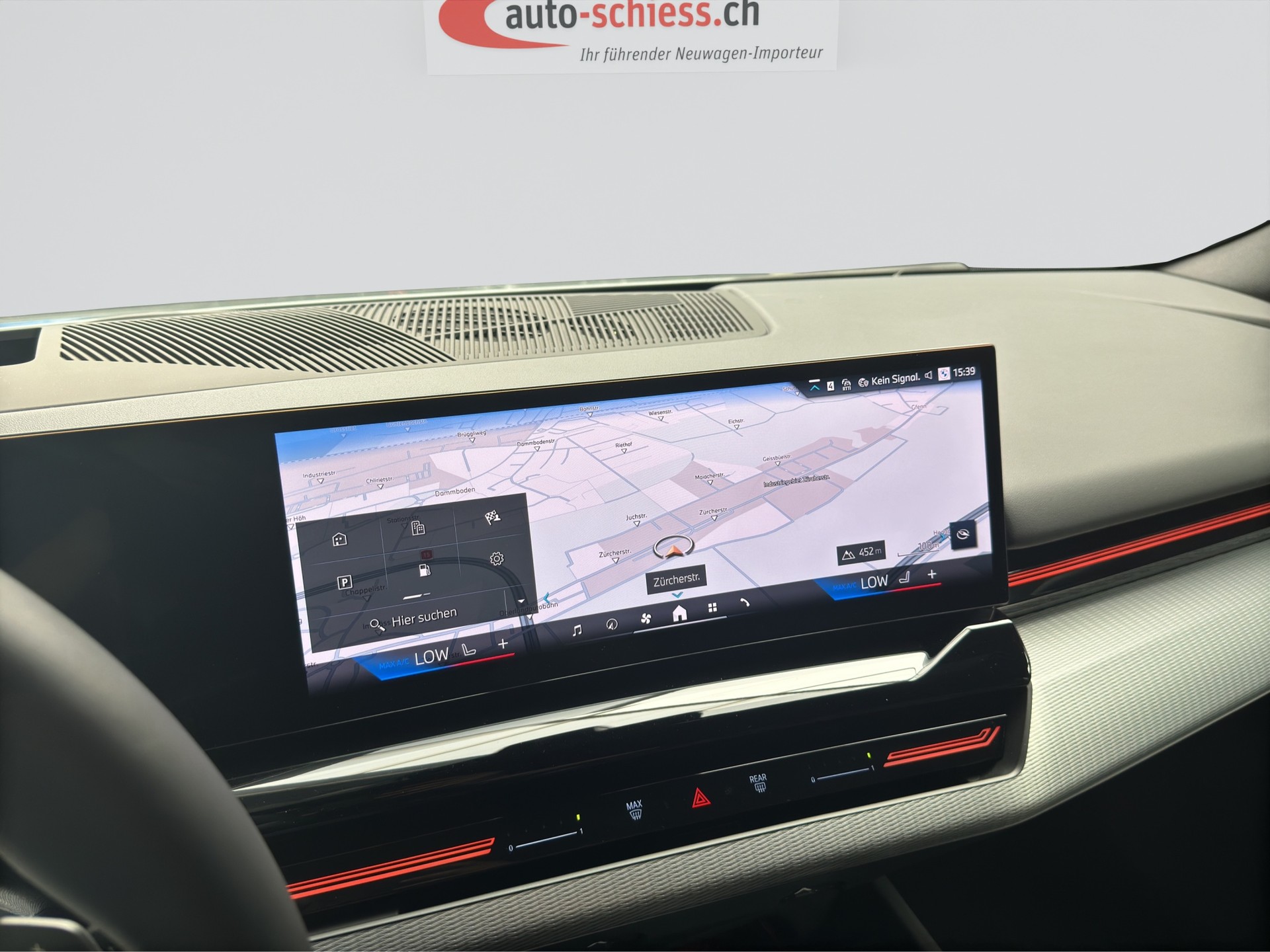 BMW 520i sDrive 48V Touring M Sport Pro Iconic Glow Steptronic-image-12