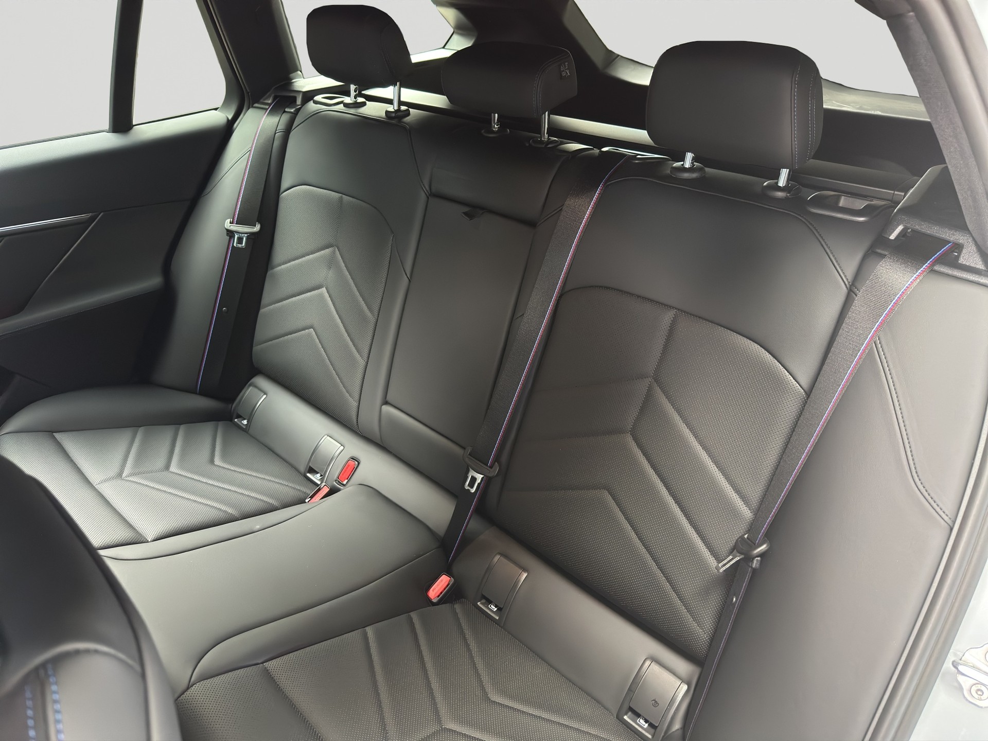 BMW 520i sDrive 48V Touring M Sport Pro Iconic Glow Steptronic-image-7