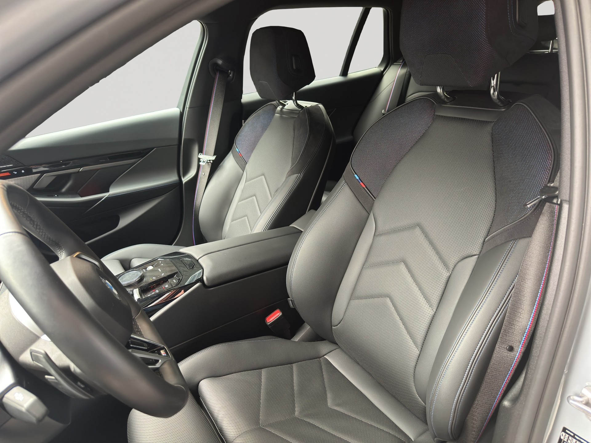 BMW 520i sDrive 48V Touring M Sport Pro Iconic Glow Steptronic-image-5