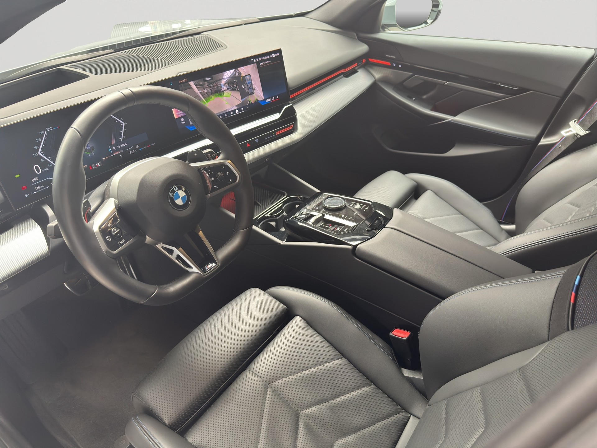BMW 520i sDrive 48V Touring M Sport Pro Iconic Glow Steptronic-image-6