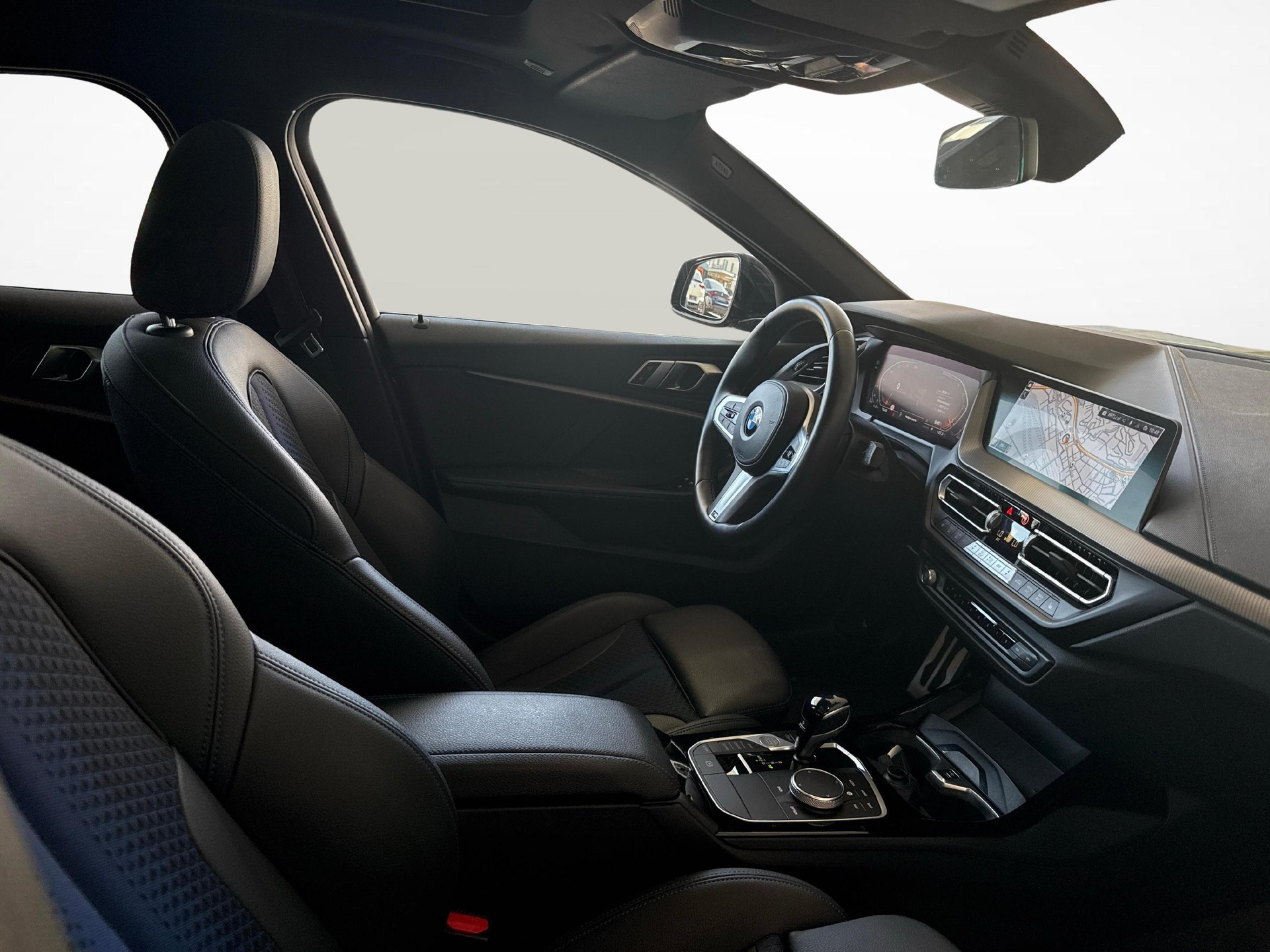 BMW 120d xDrive-image-10