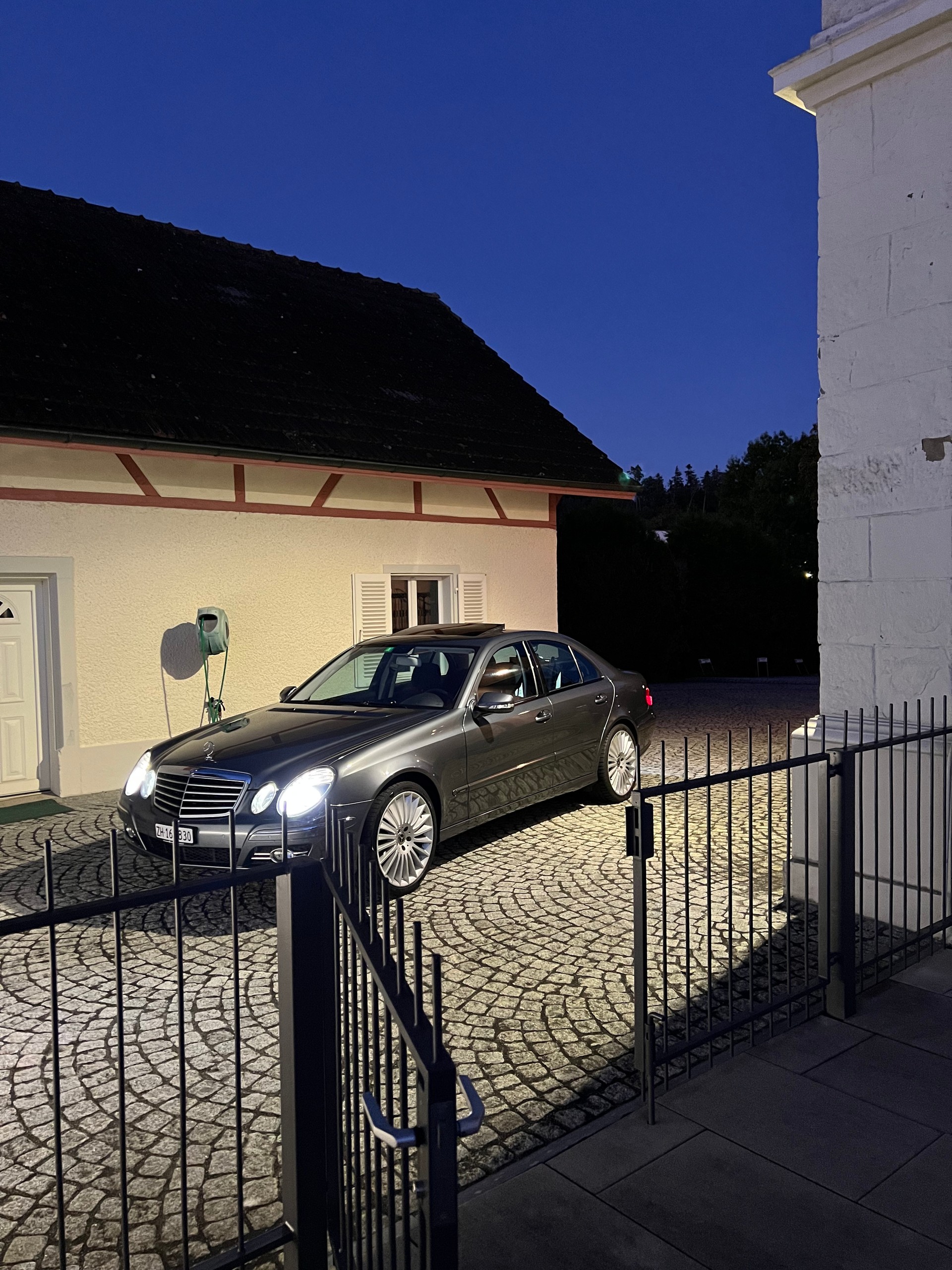 MERCEDES-BENZ E 350 V6 4matic-image-2