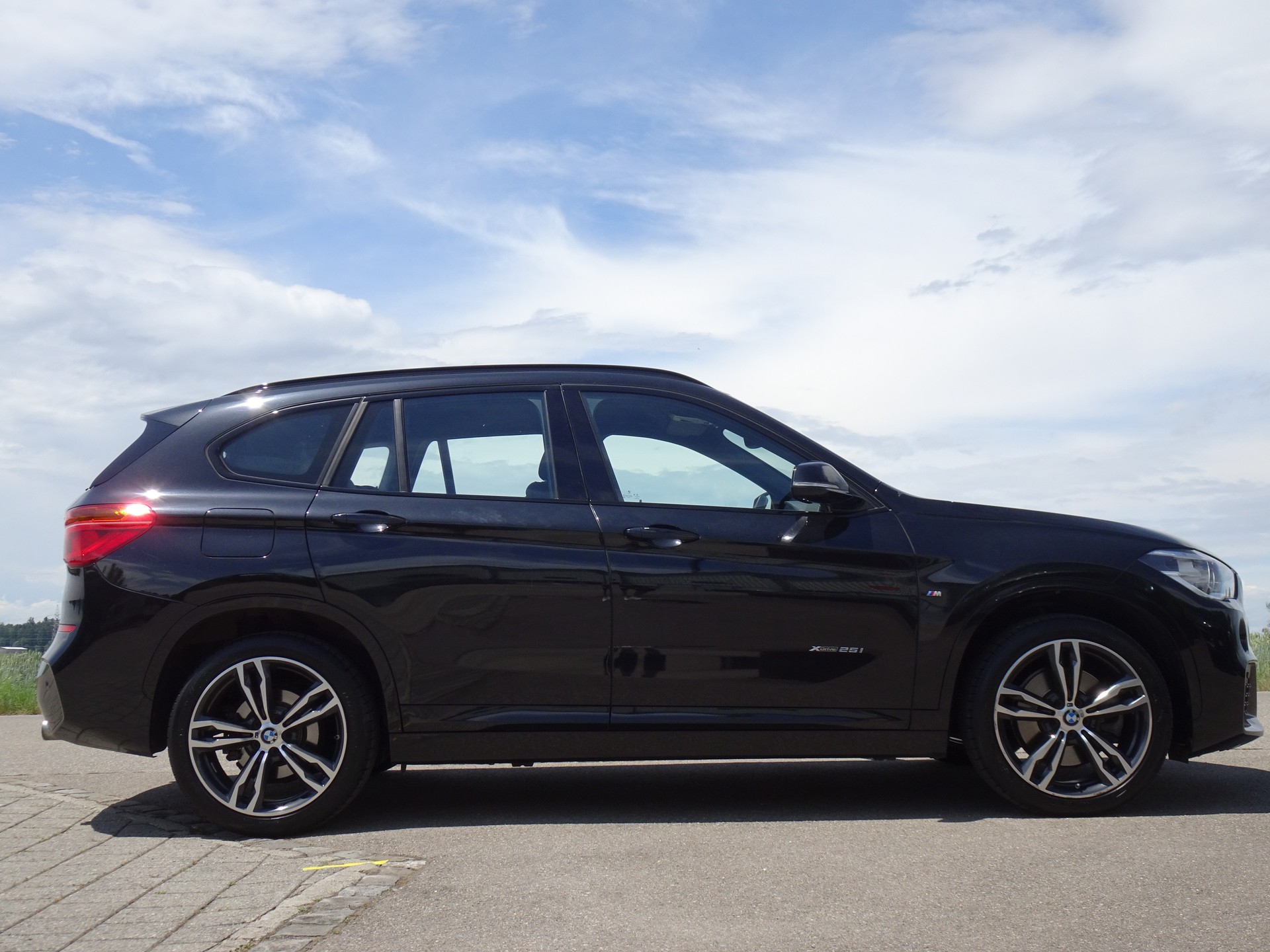 BMW X1 xDrive 25i M Sport Steptronic-image-4