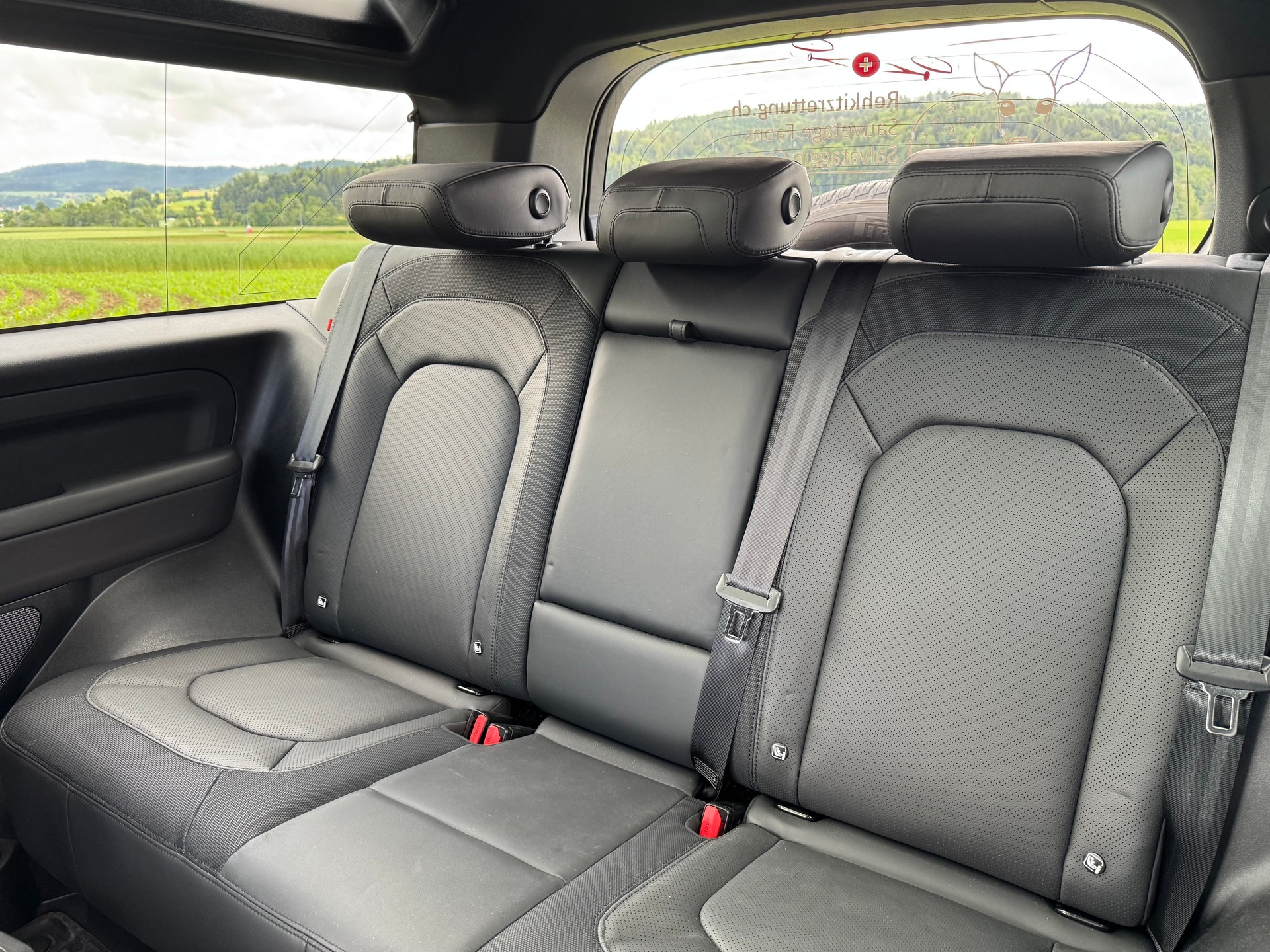LAND ROVER 3.0 D I6 300 X-Dynamic HSE-image-12