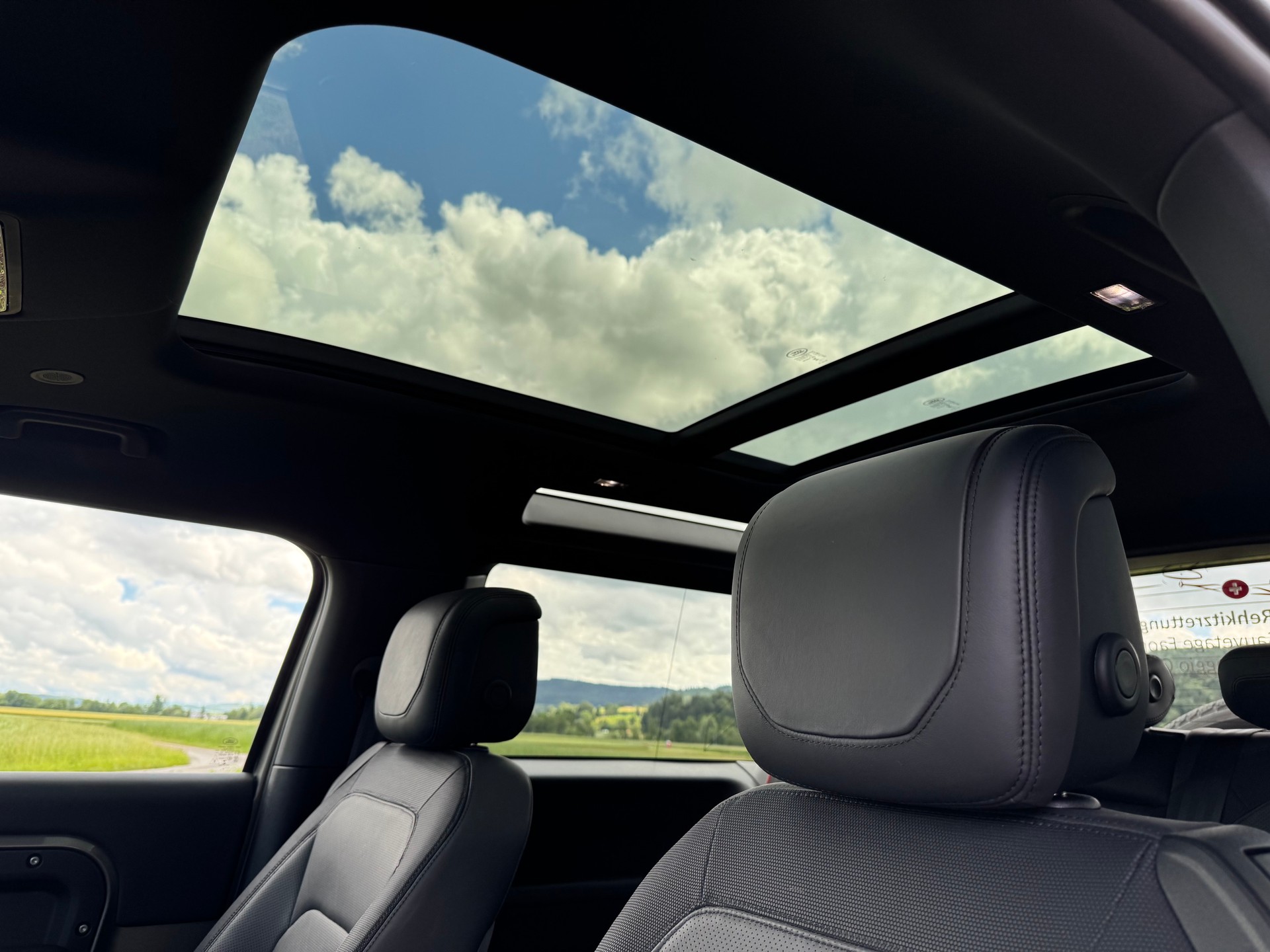 LAND ROVER 3.0 D I6 300 X-Dynamic HSE-image-11