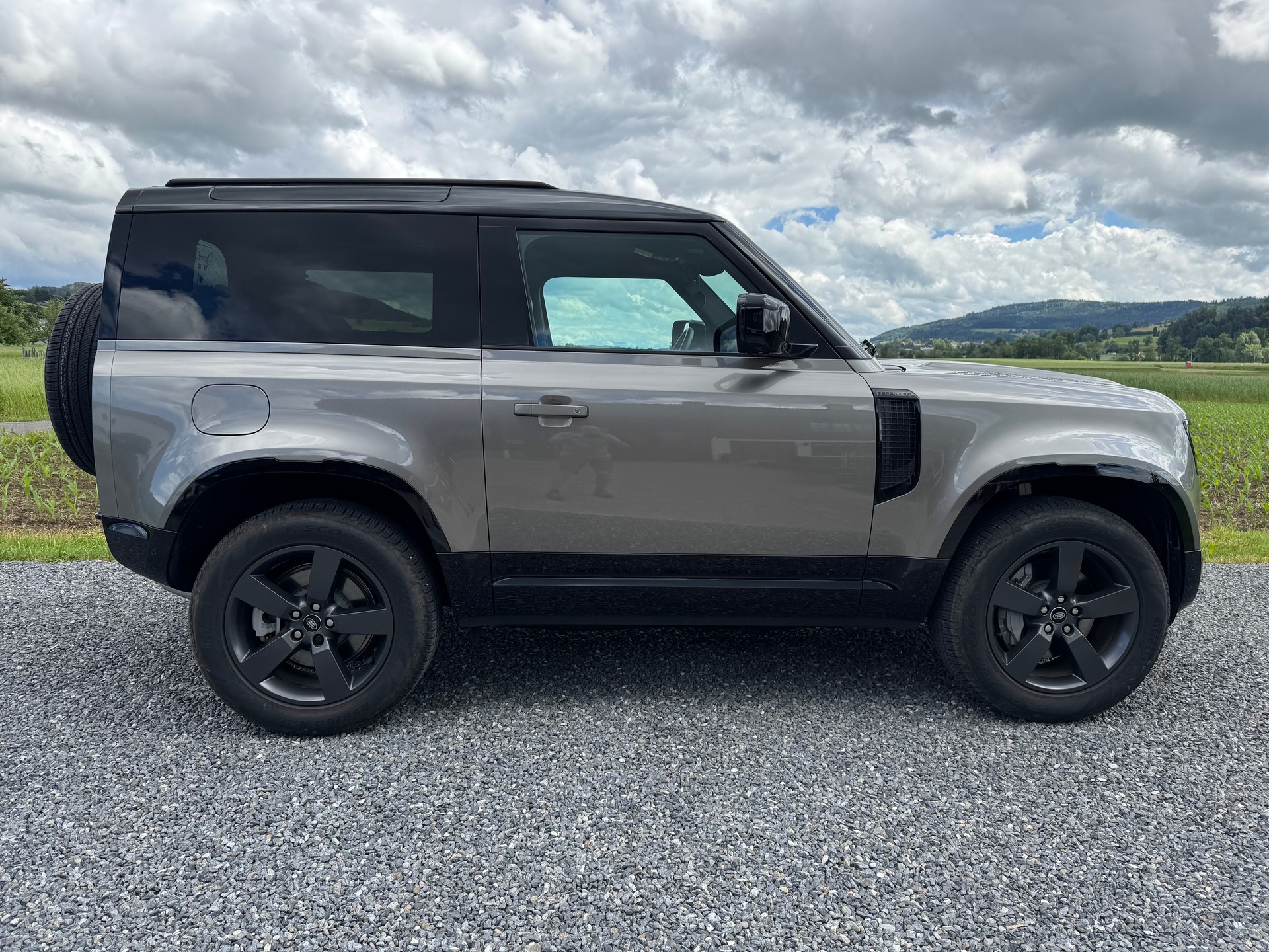 LAND ROVER 3.0 D I6 300 X-Dynamic HSE-image-4