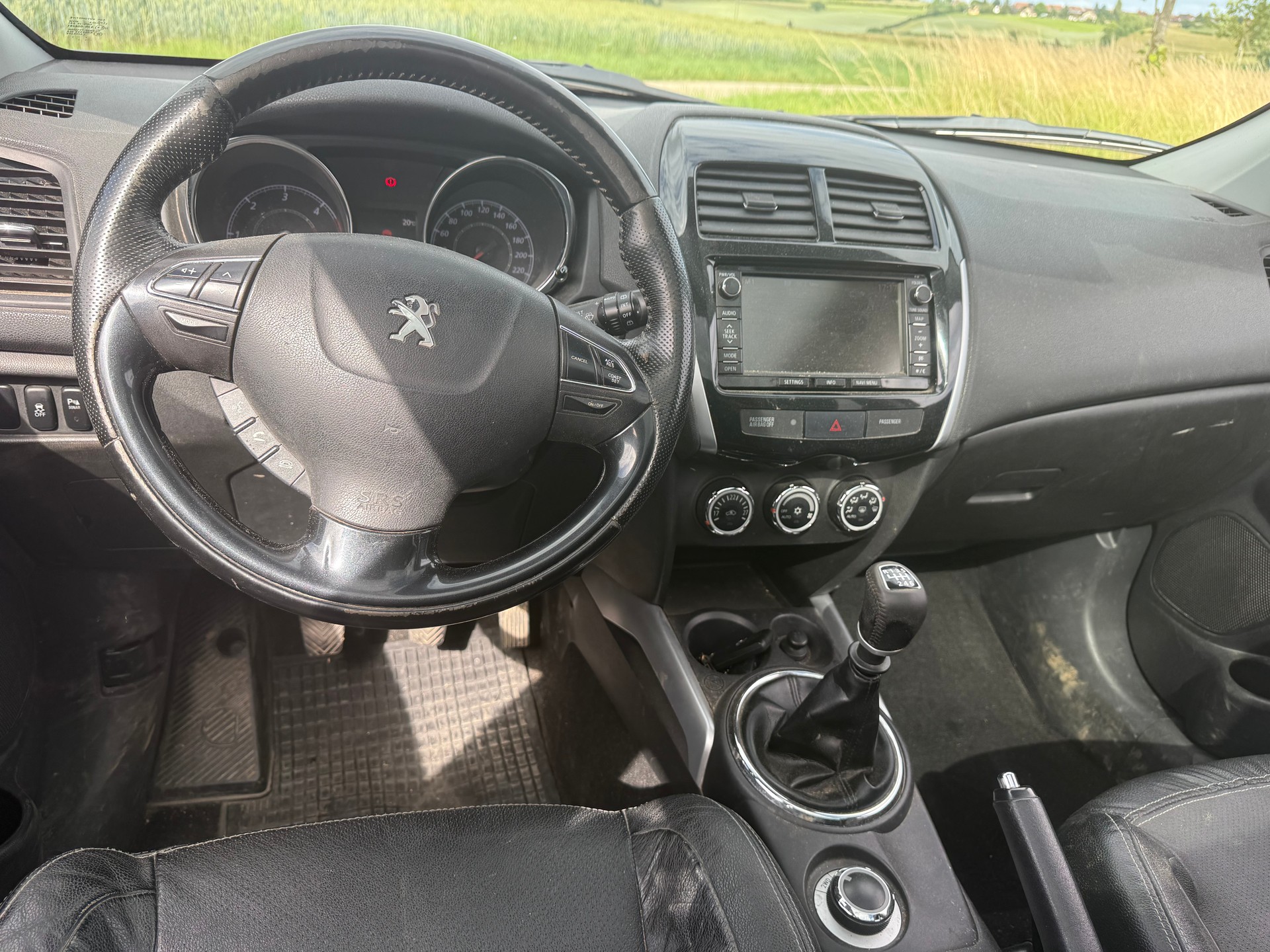PEUGEOT 4008 1.8 HDi Allure 4WD-image-11