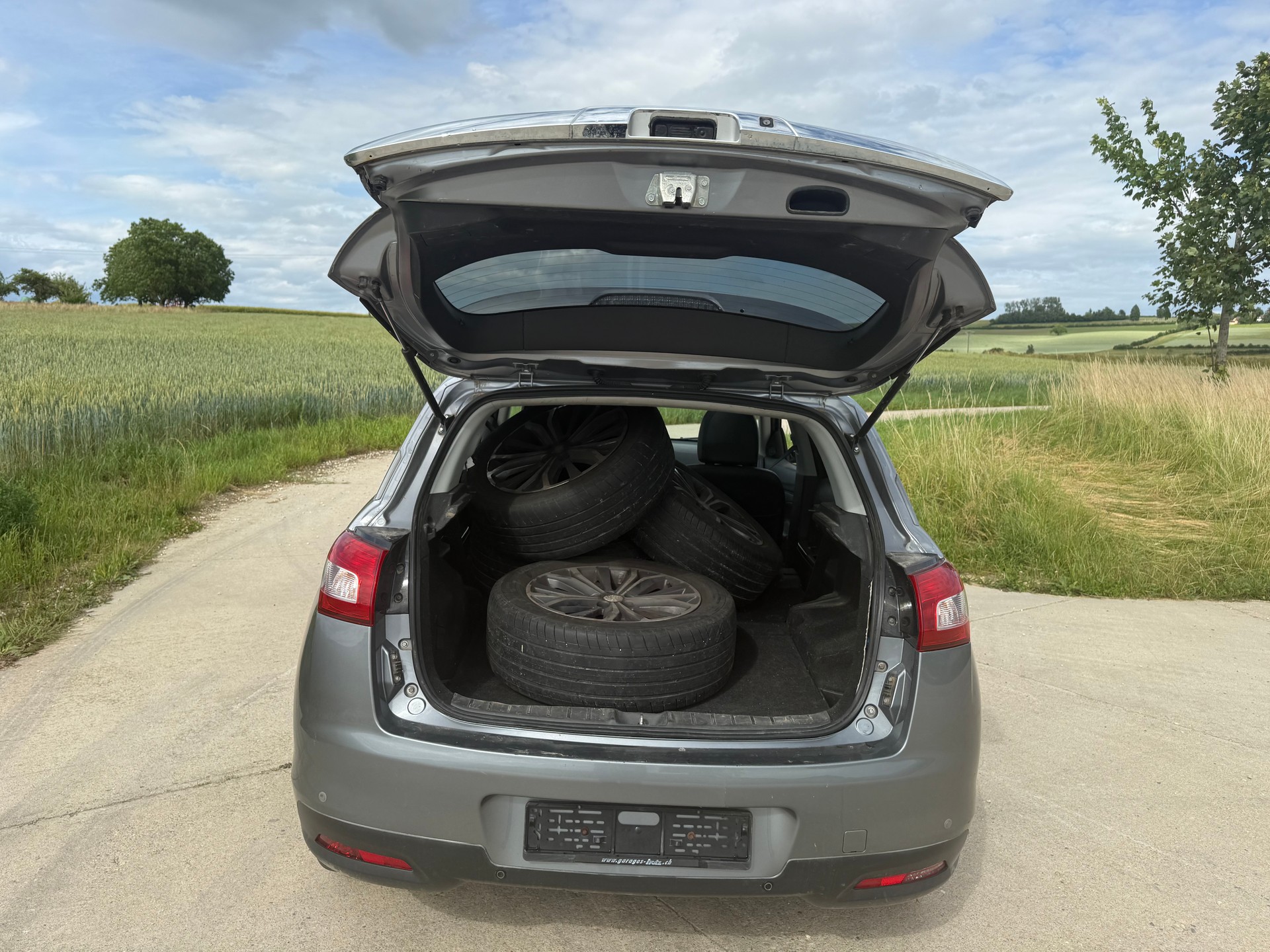 PEUGEOT 4008 1.8 HDi Allure 4WD-image-10