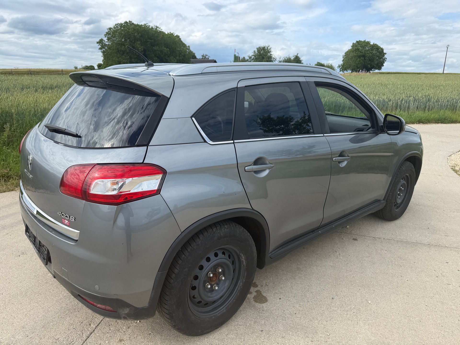 PEUGEOT 4008 1.8 HDi Allure 4WD-image-4