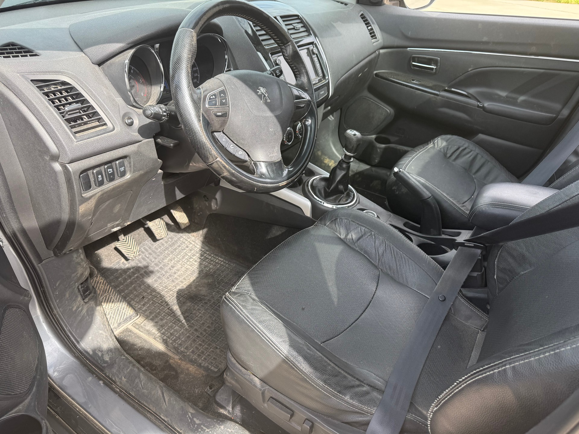 PEUGEOT 4008 1.8 HDi Allure 4WD-image-12